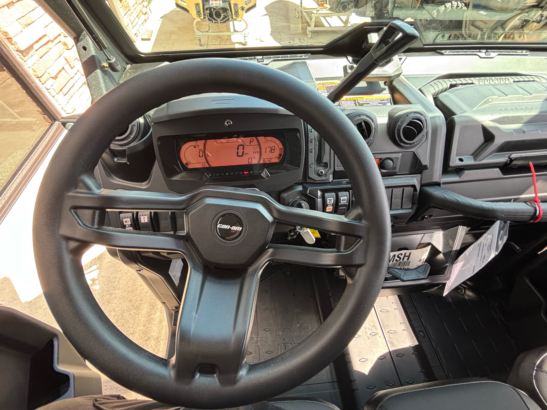 2025 Can-Am Defender MAX Limited in Columbia, Missouri - Photo 10