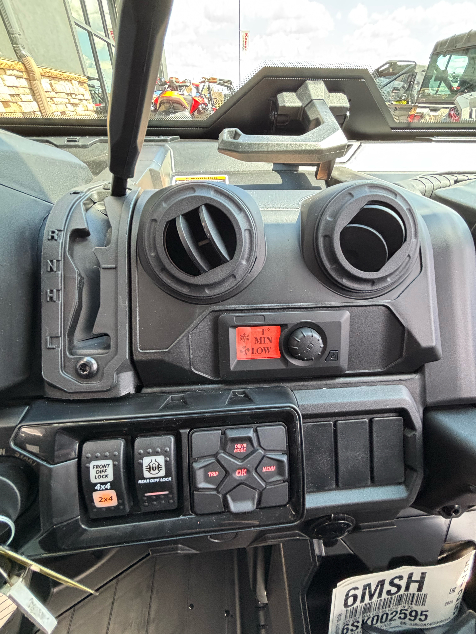 2025 Can-Am Defender MAX Limited in Columbia, Missouri - Photo 11