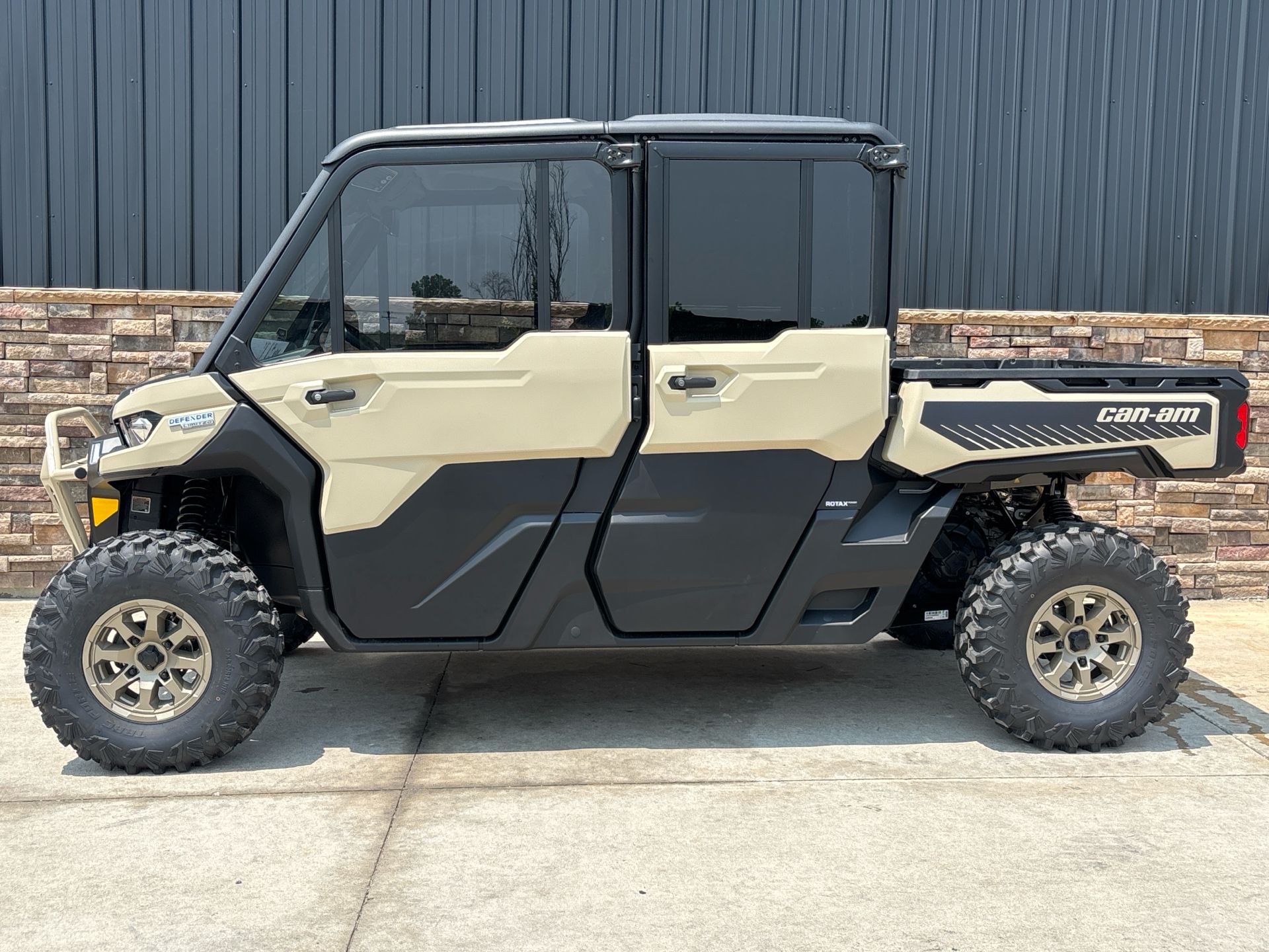 2025 Can-Am Defender MAX Limited in Columbia, Missouri - Photo 13