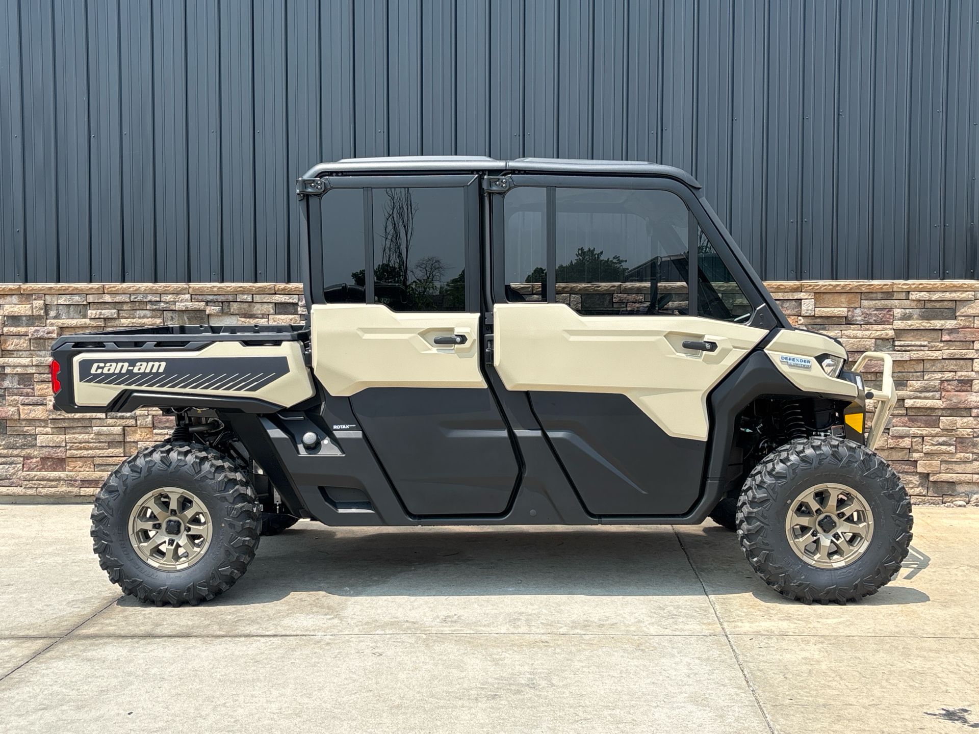 2025 Can-Am Defender MAX Limited in Columbia, Missouri - Photo 1