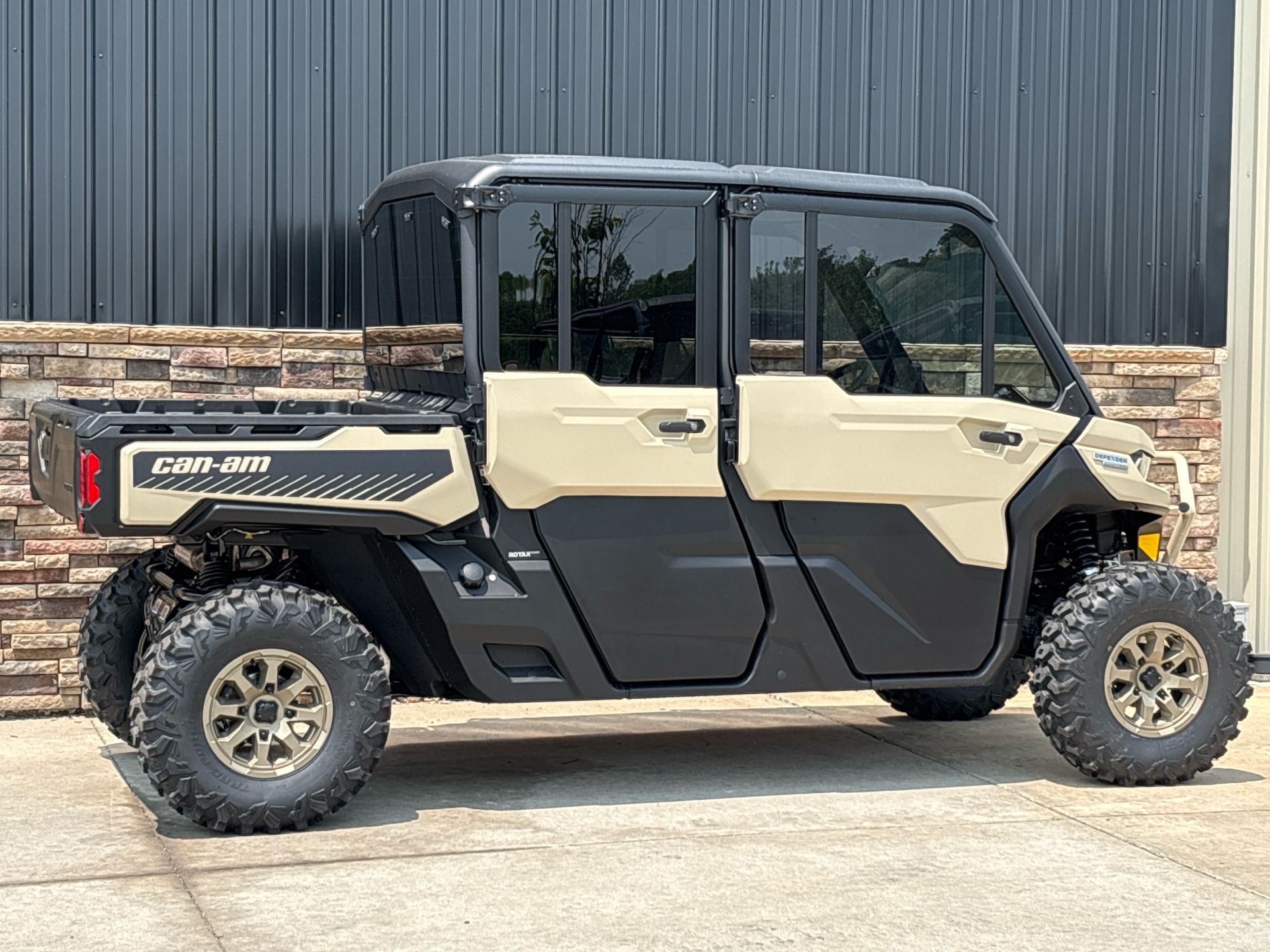 2025 Can-Am Defender MAX Limited in Columbia, Missouri - Photo 3