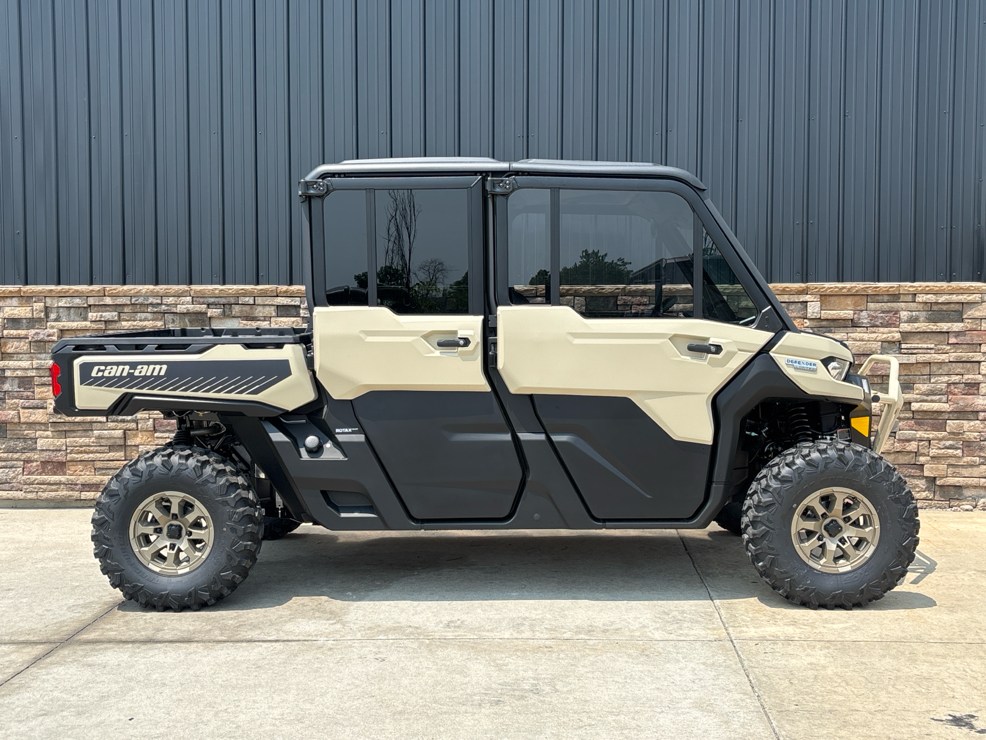 2025 Can-Am Defender MAX Limited in Columbia, Missouri - Photo 1