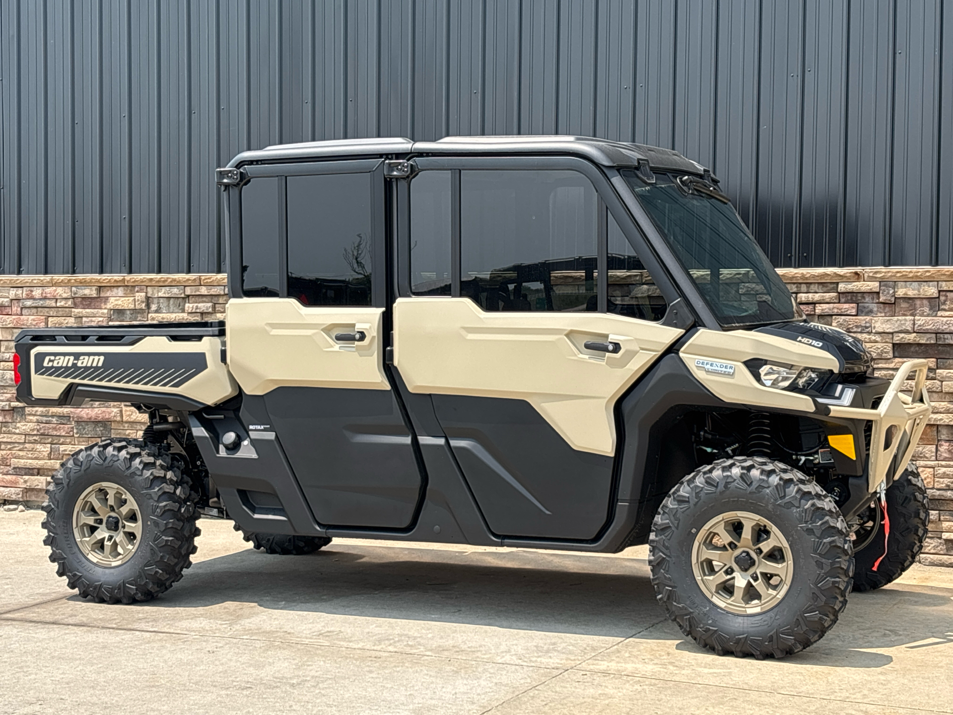 2025 Can-Am Defender MAX Limited in Columbia, Missouri - Photo 2