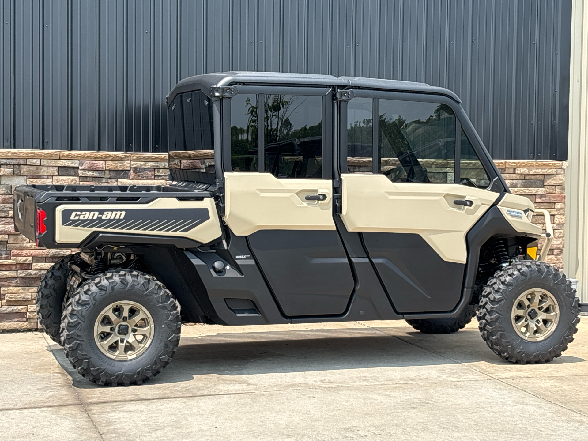 2025 Can-Am Defender MAX Limited in Columbia, Missouri - Photo 3