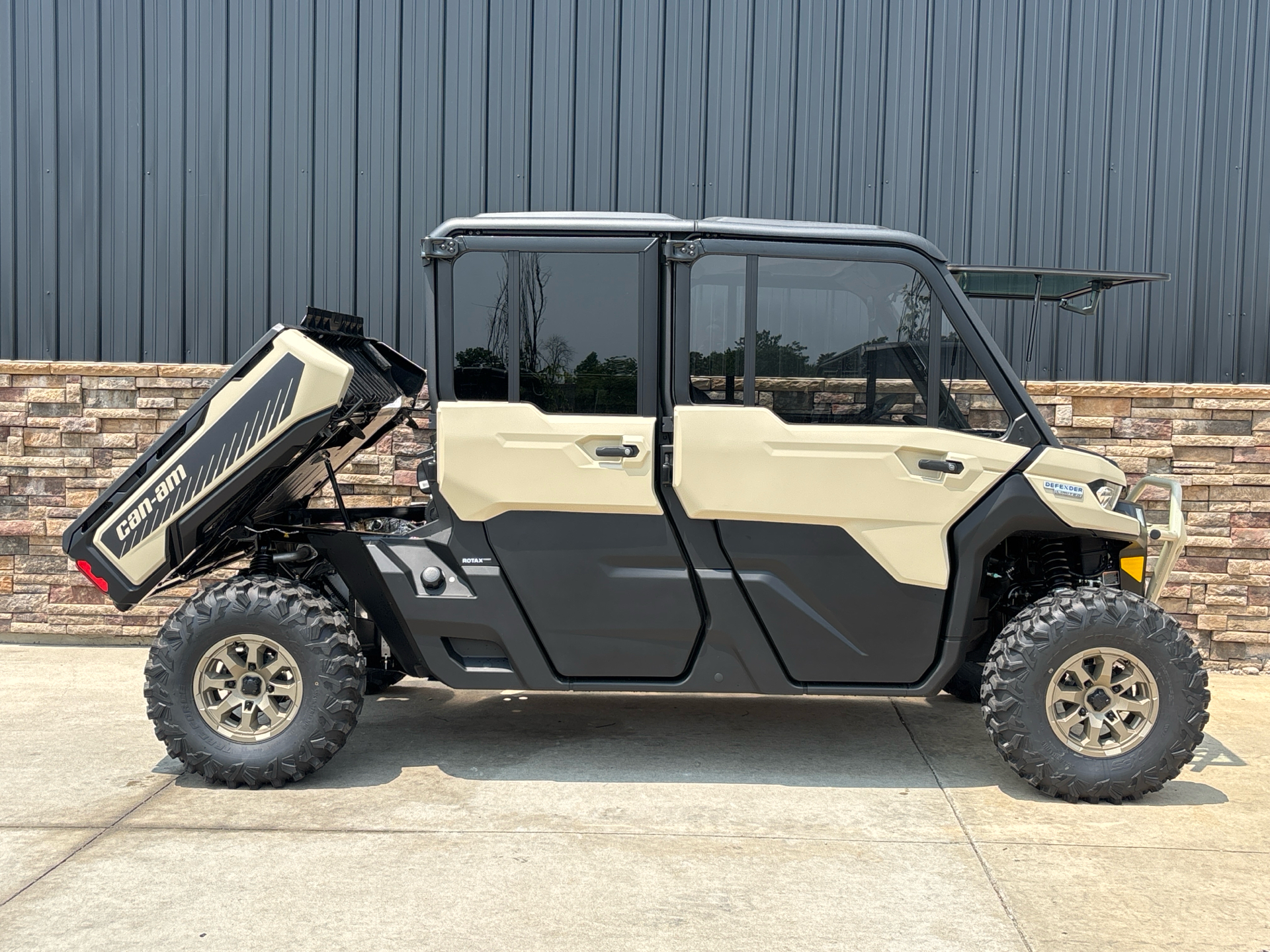 2025 Can-Am Defender MAX Limited in Columbia, Missouri - Photo 6