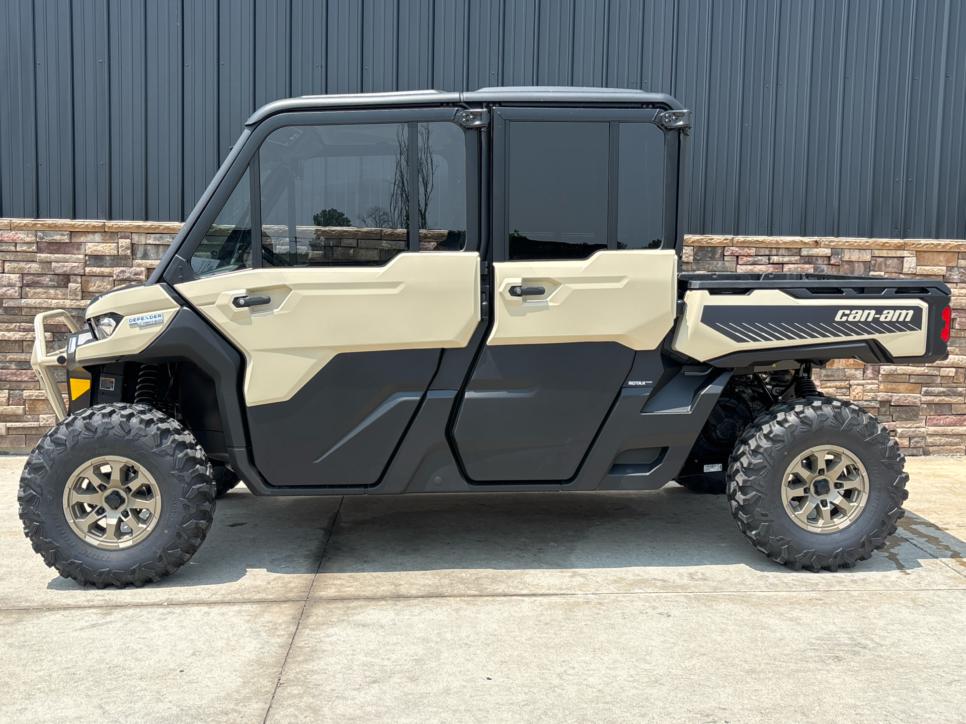 2025 Can-Am Defender MAX Limited in Columbia, Missouri - Photo 14