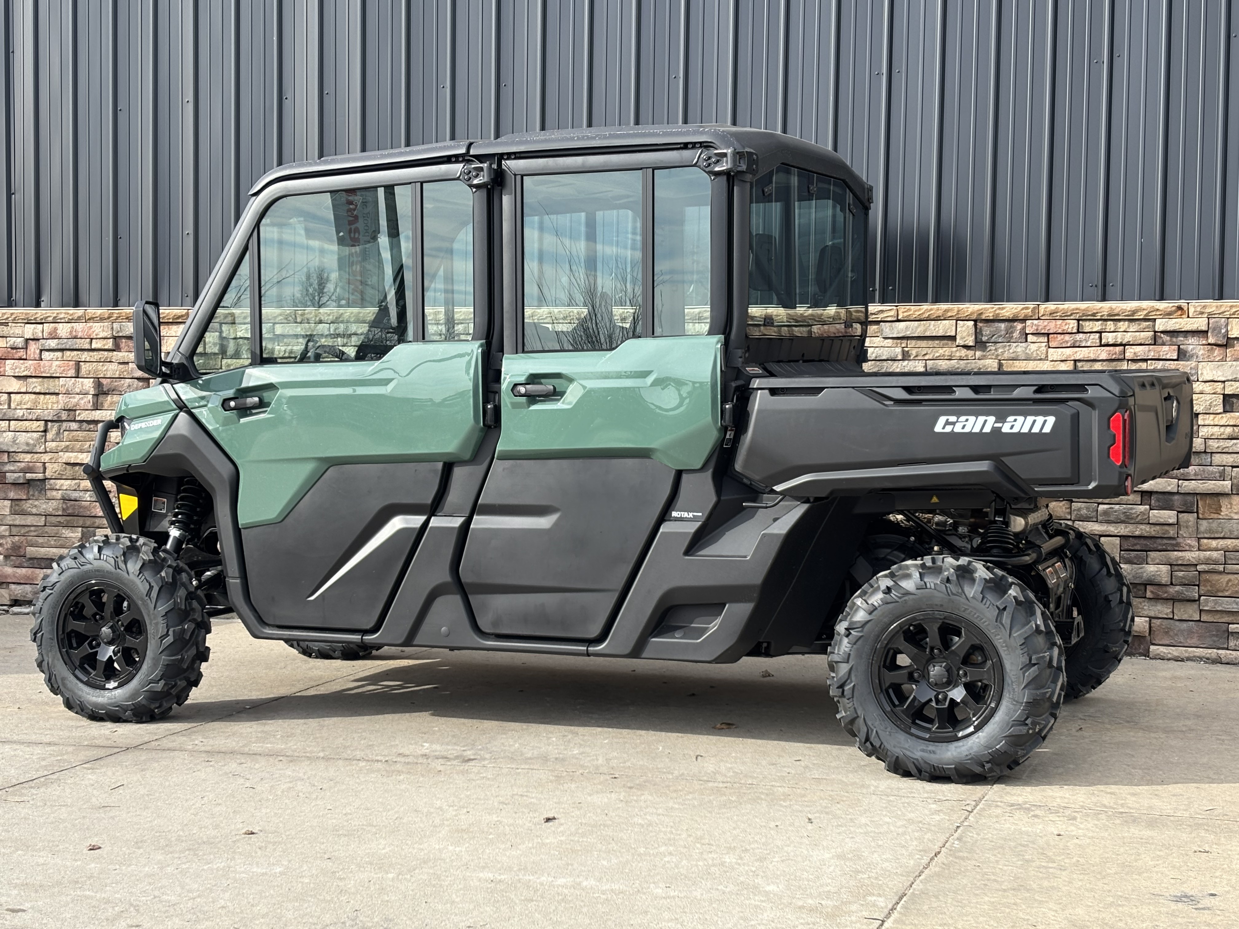 2026 Can-Am Defender MAX DPS CAB HD10 in Columbia, Missouri - Photo 2