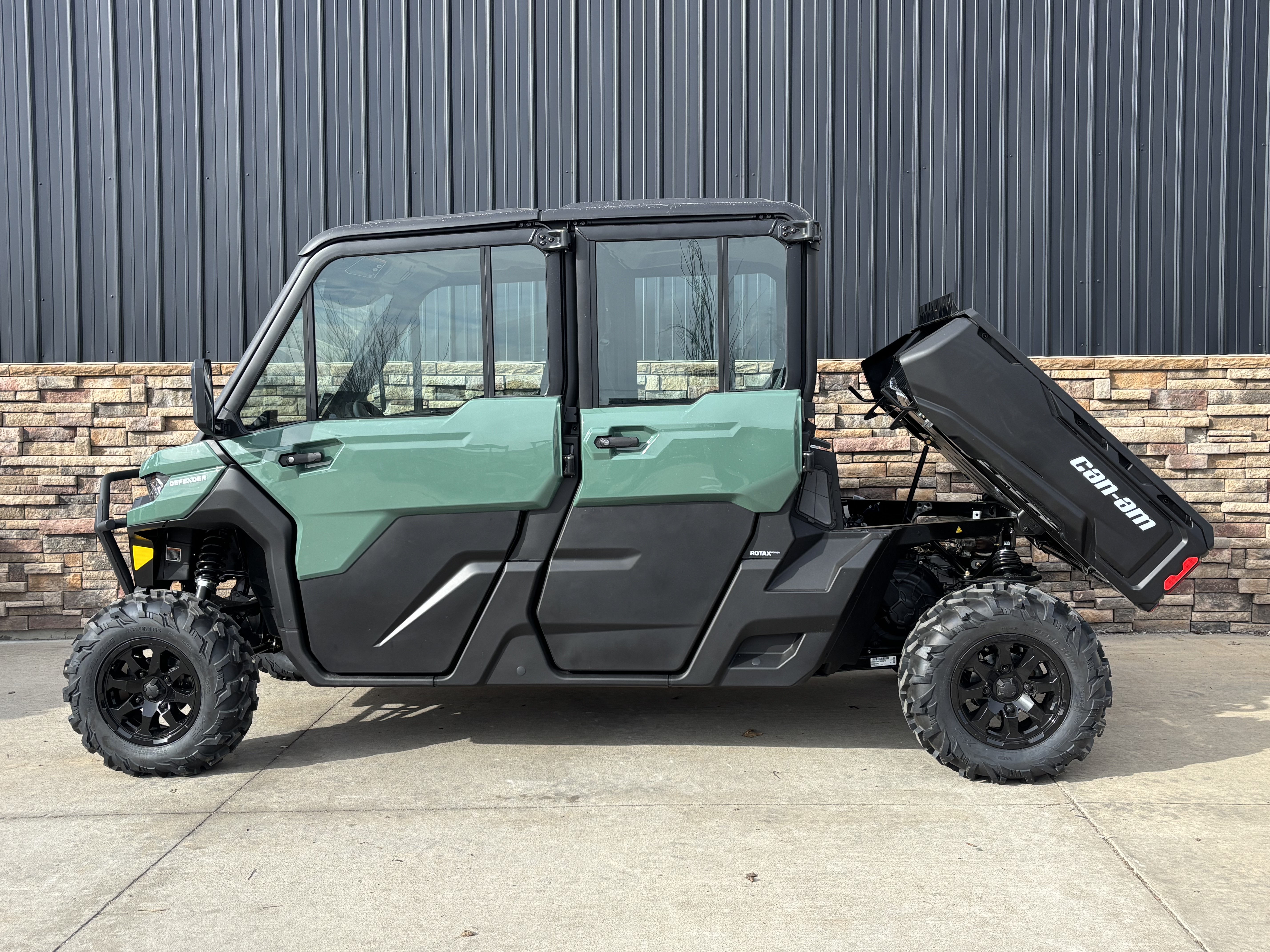 2026 Can-Am Defender MAX DPS CAB HD10 in Columbia, Missouri - Photo 10