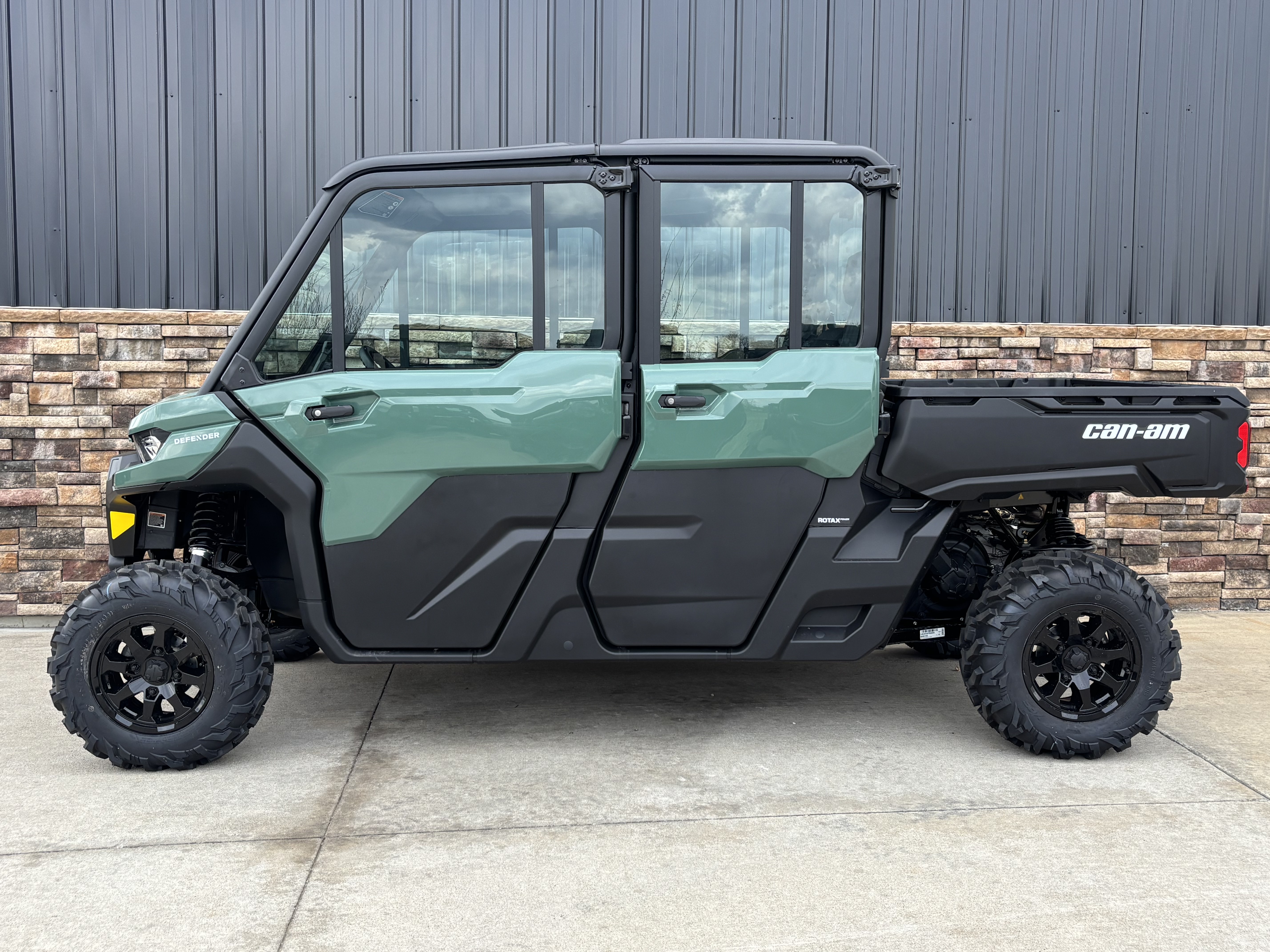 2026 Can-Am Defender MAX DPS CAB HD10 in Columbia, Missouri - Photo 2