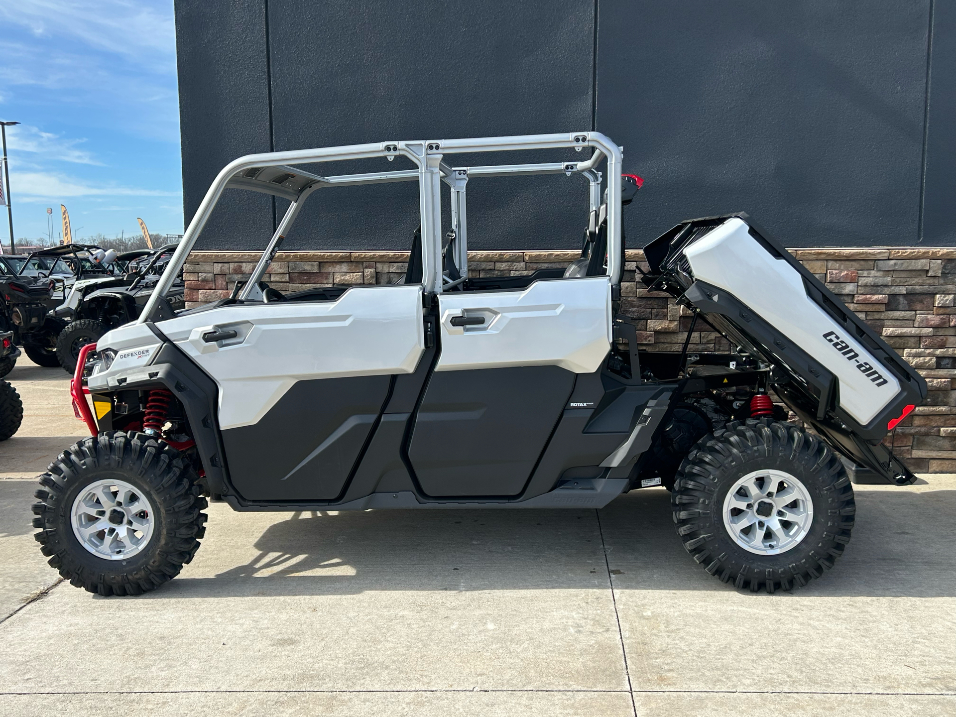 2025 Can-Am Defender MAX X MR With Half-Doors in Columbia, Missouri - Photo 12