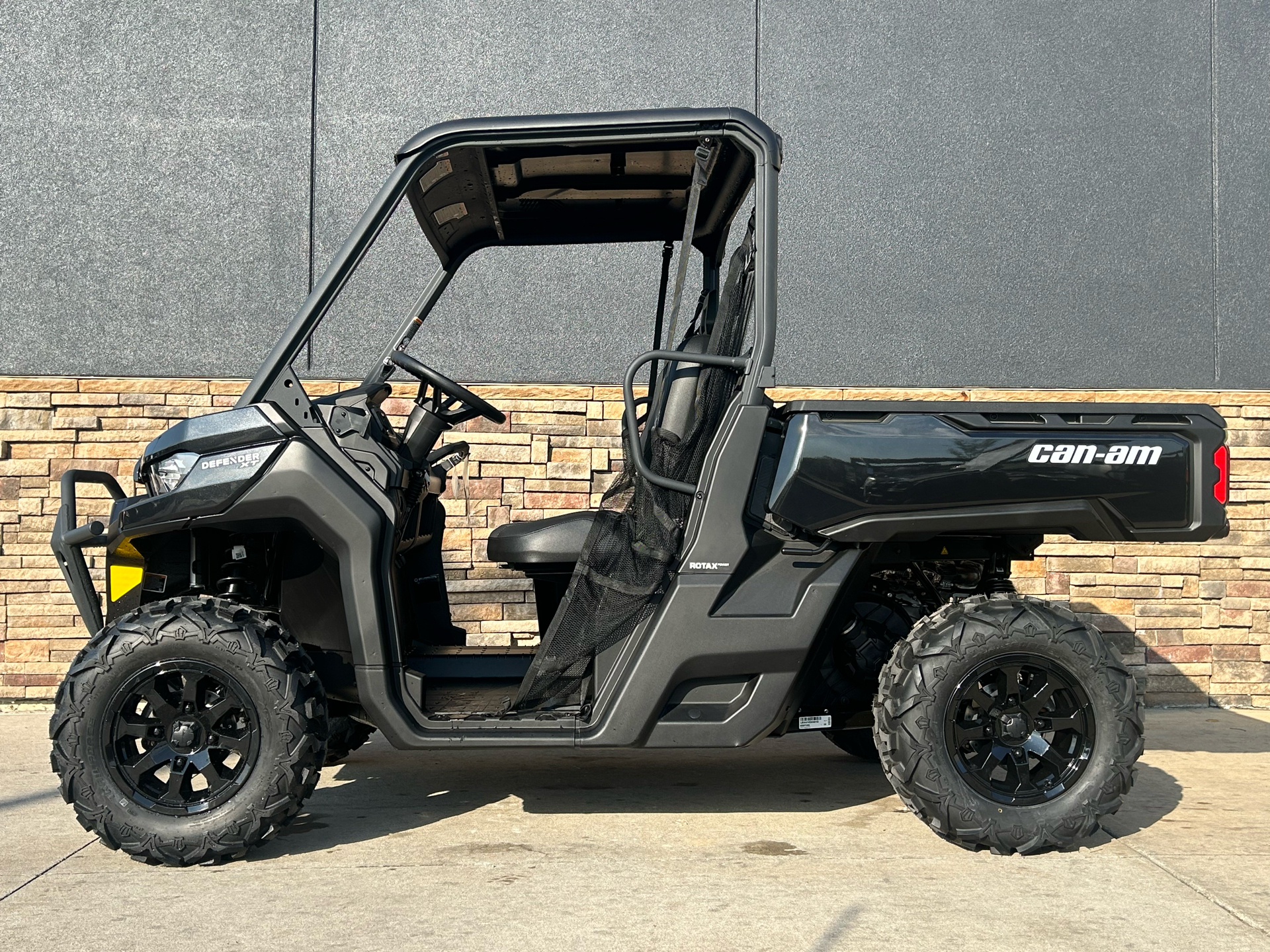 2025 Can-Am Defender XT HD9 in Columbia, Missouri - Photo 1