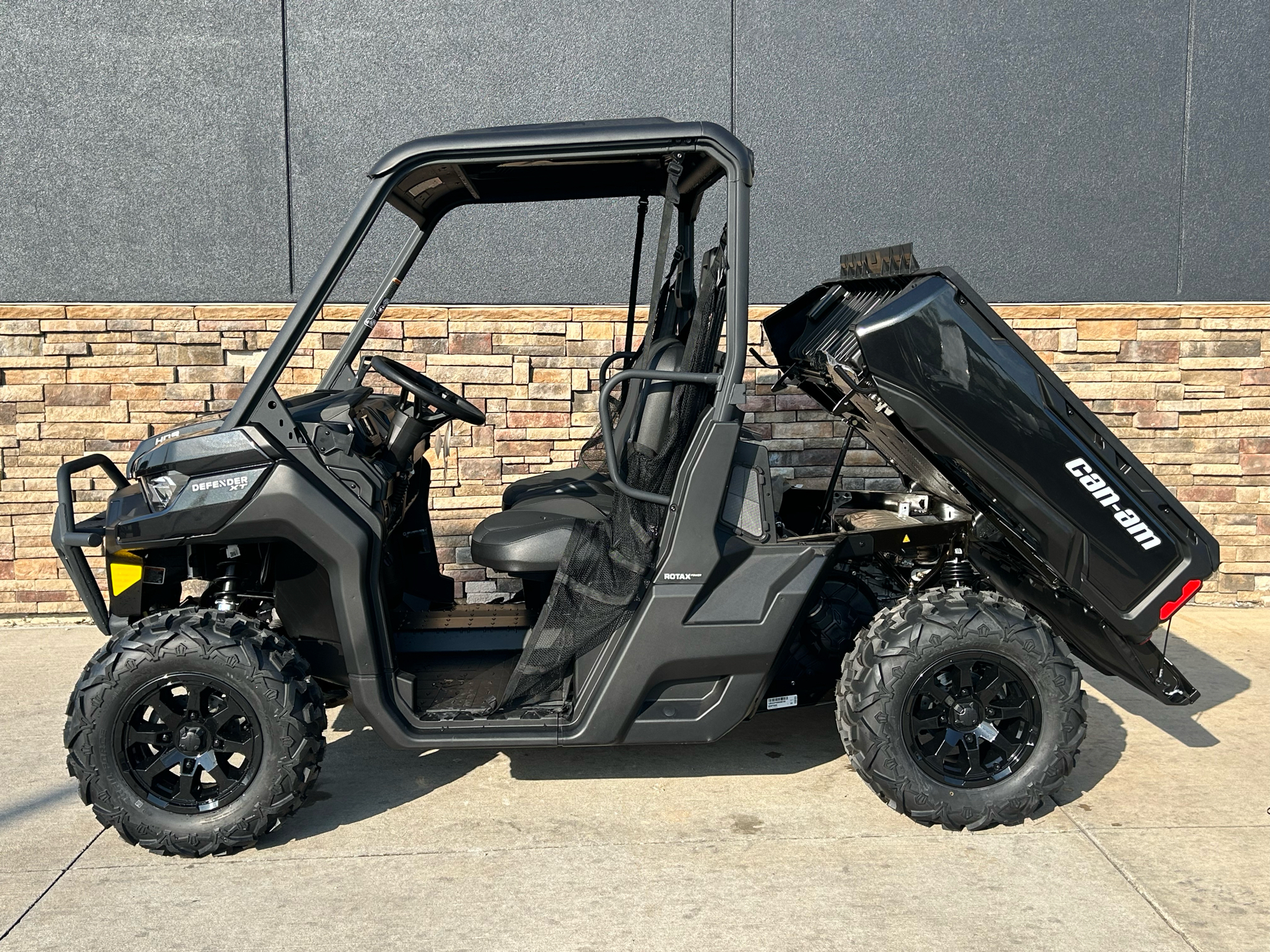2025 Can-Am Defender XT HD9 in Columbia, Missouri - Photo 7
