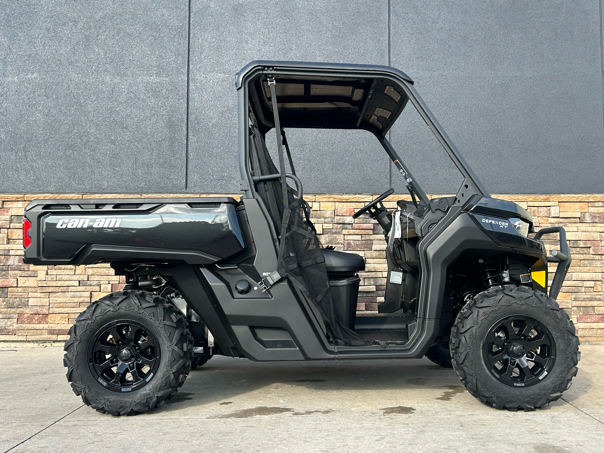 2025 Can-Am Defender XT HD9 in Columbia, Missouri - Photo 12