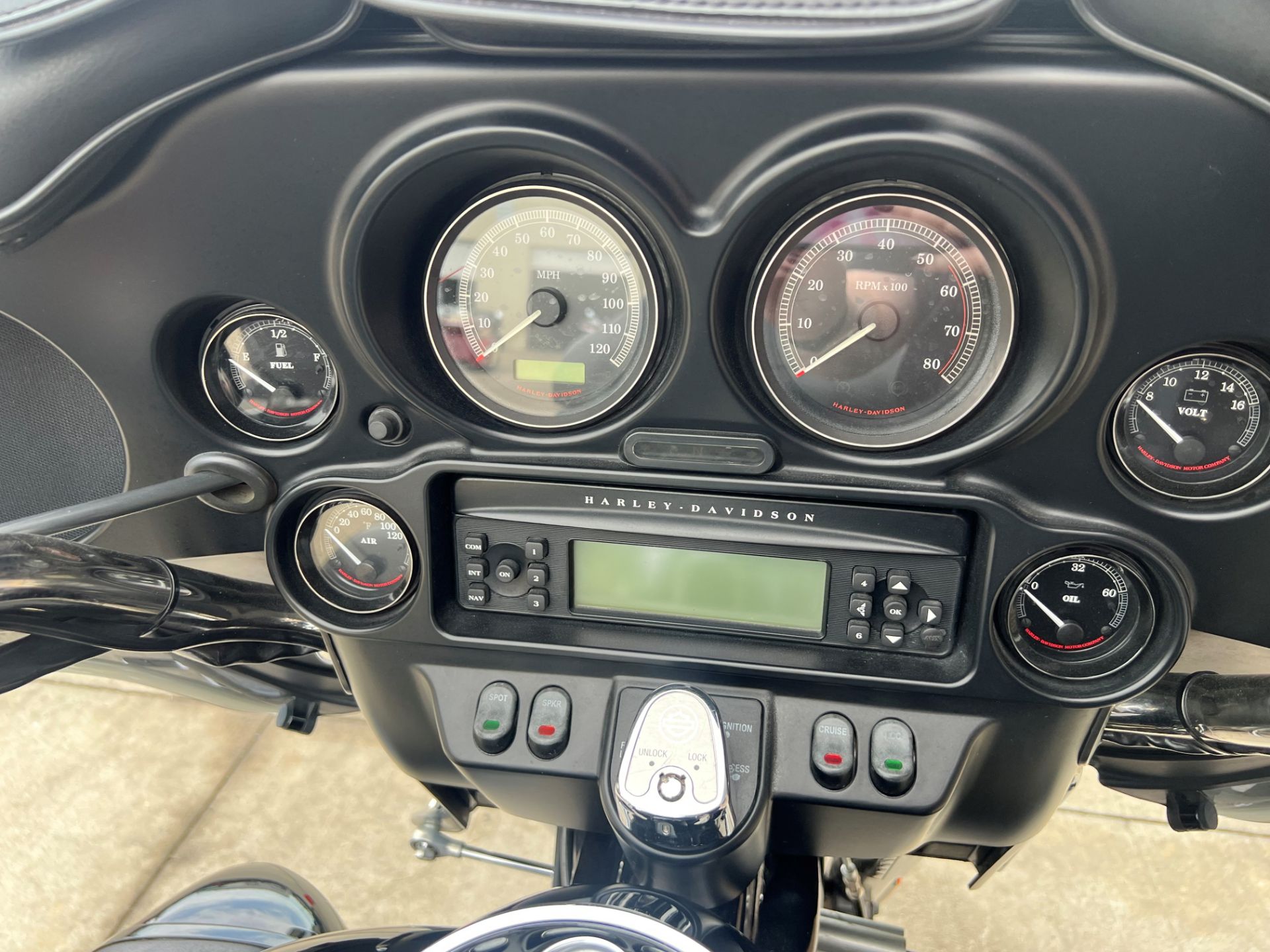 2013 Harley-Davidson Tri Glide® Ultra Classic® in Columbia, Missouri - Photo 9