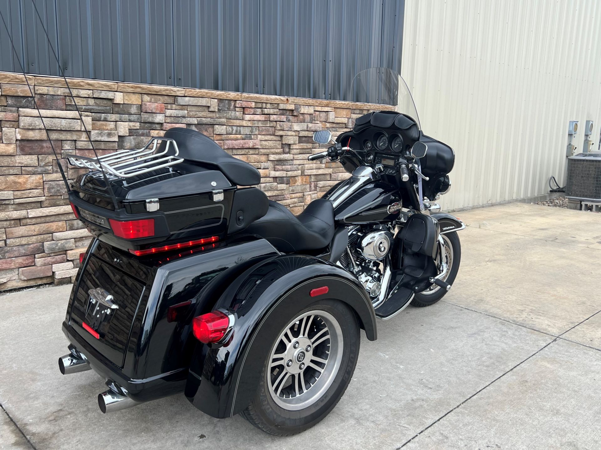 2013 Harley-Davidson Tri Glide® Ultra Classic® in Columbia, Missouri - Photo 12