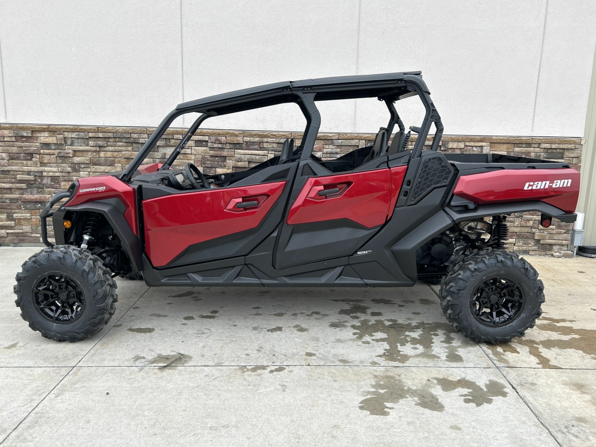 2024 Can-Am Commander MAX XT 700 in Columbia, Missouri - Photo 1