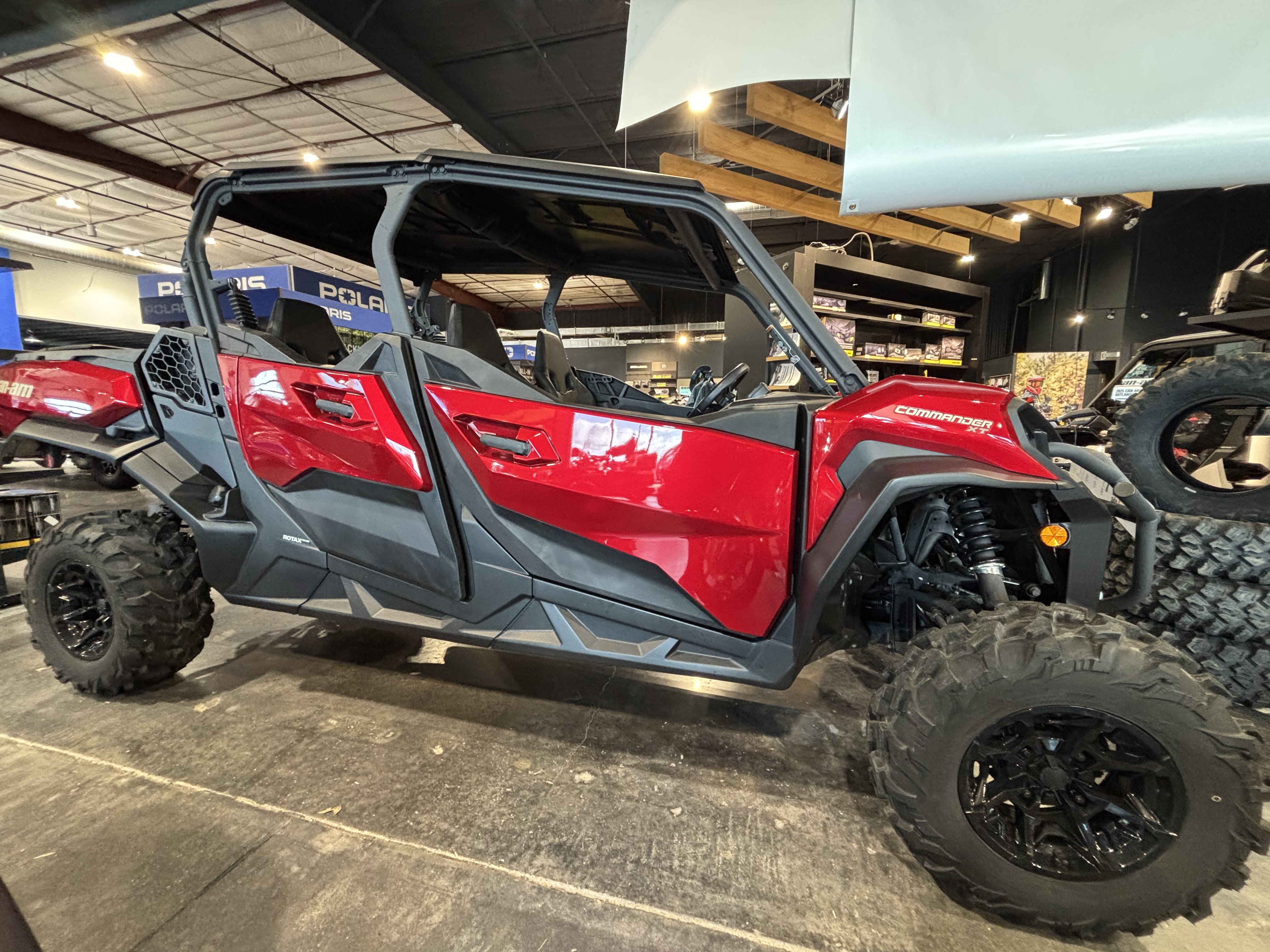 2024 Can-Am Commander MAX XT 700 in Columbia, Missouri - Photo 11