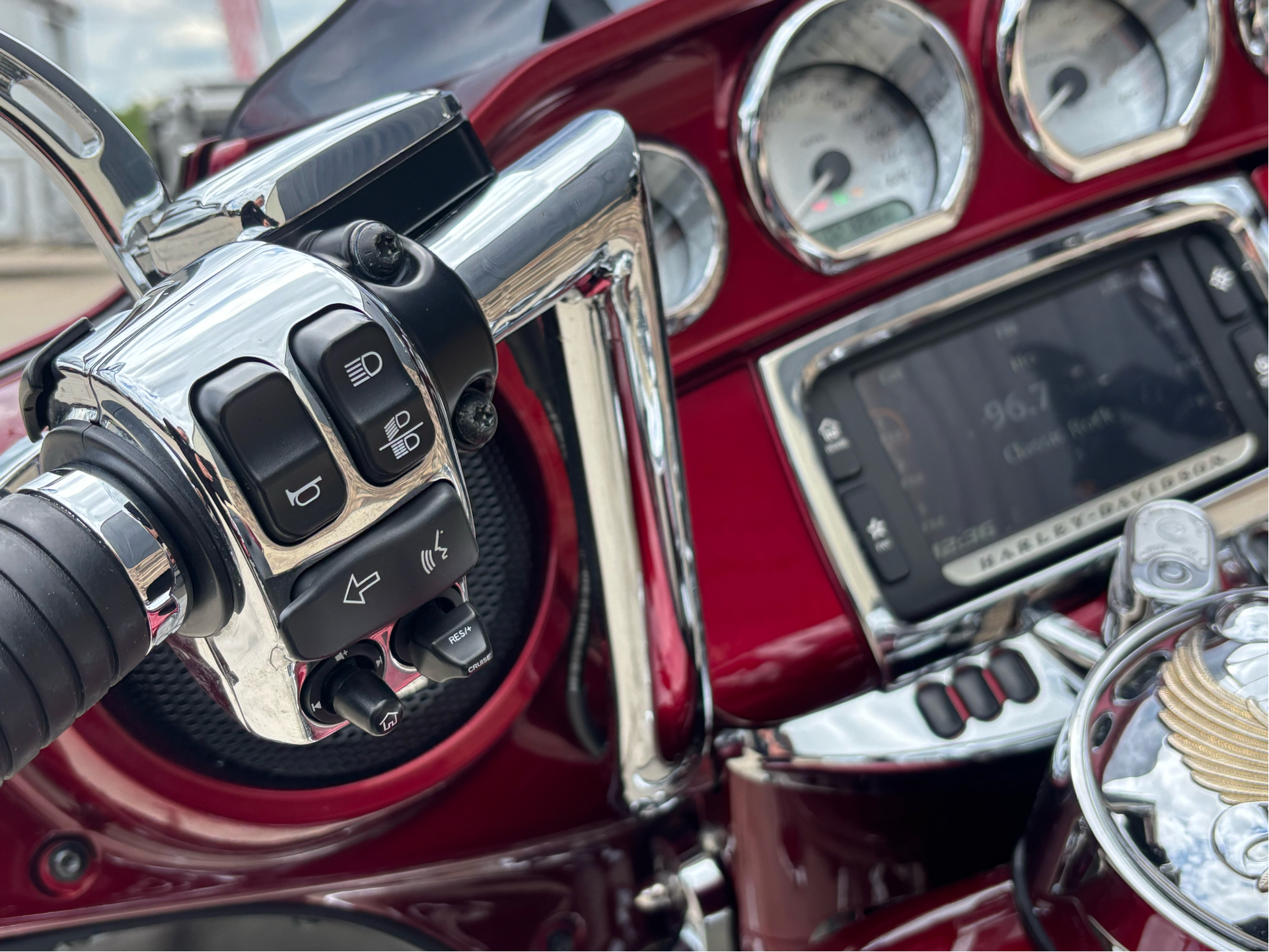 2017 Harley-Davidson Street Glide® Special in Columbia, Missouri - Photo 8