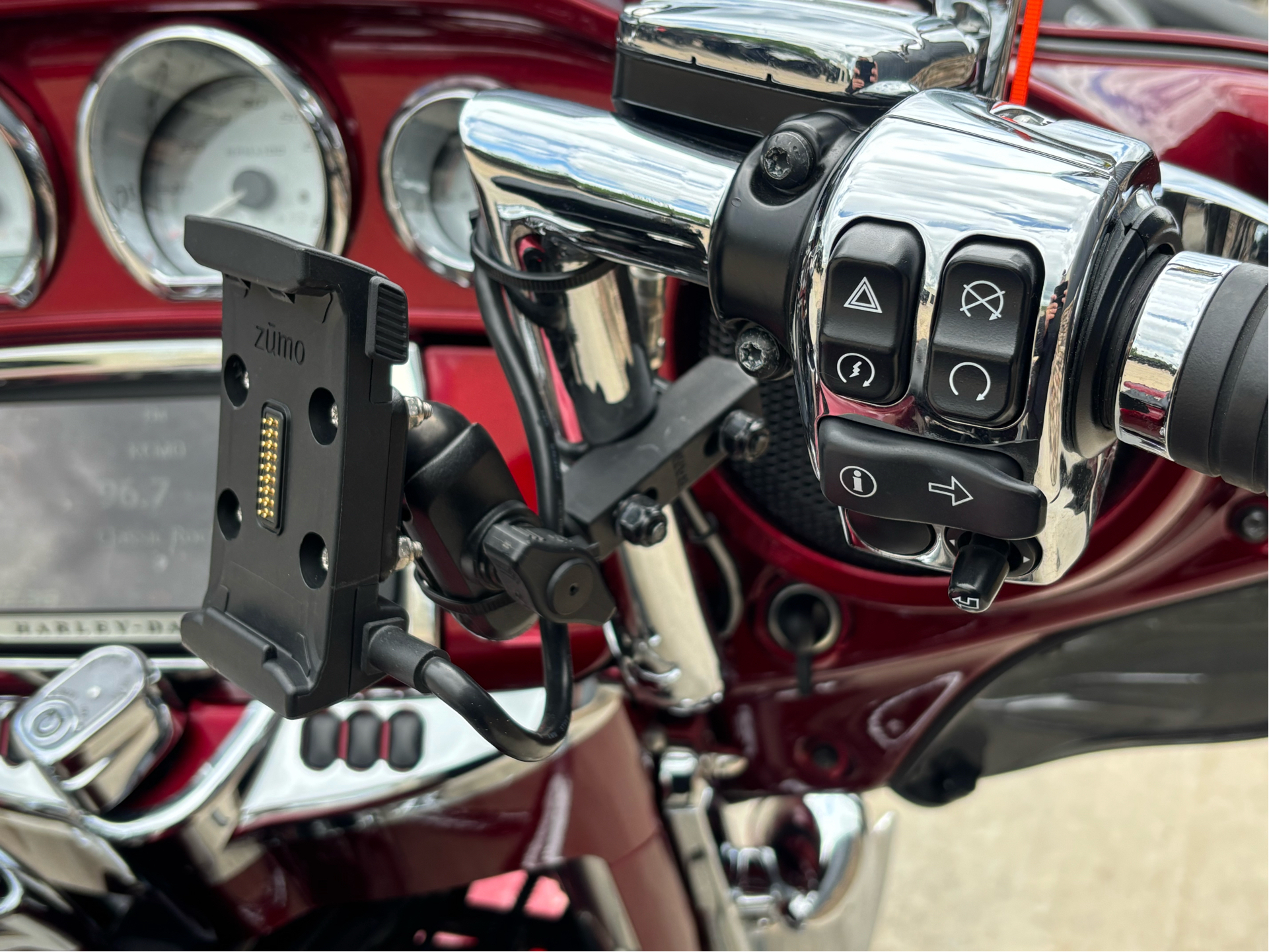 2017 Harley-Davidson Street Glide® Special in Columbia, Missouri - Photo 9