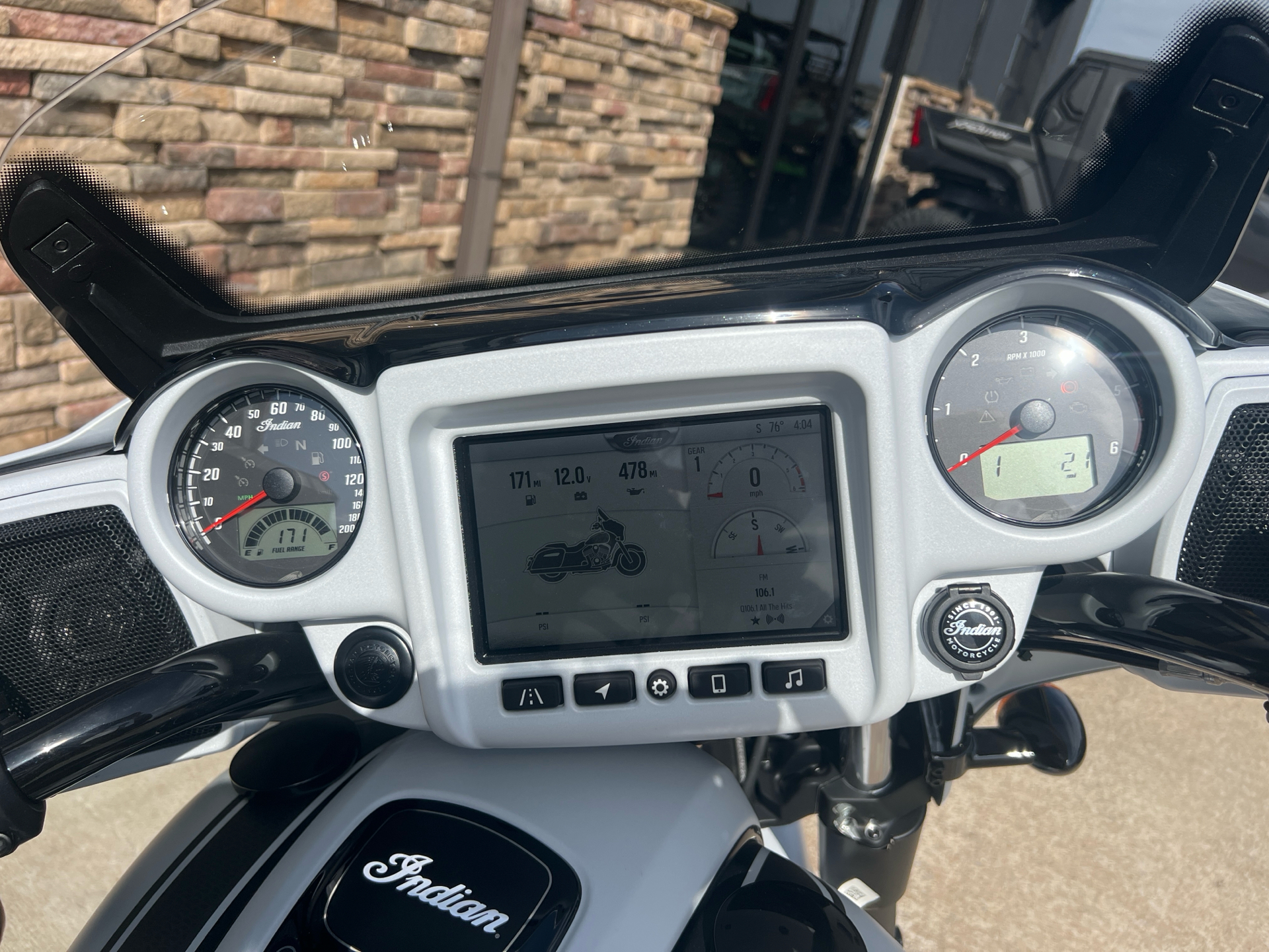2024 Indian Motorcycle Chieftain® Dark Horse® with PowerBand Audio Package in Columbia, Missouri - Photo 6