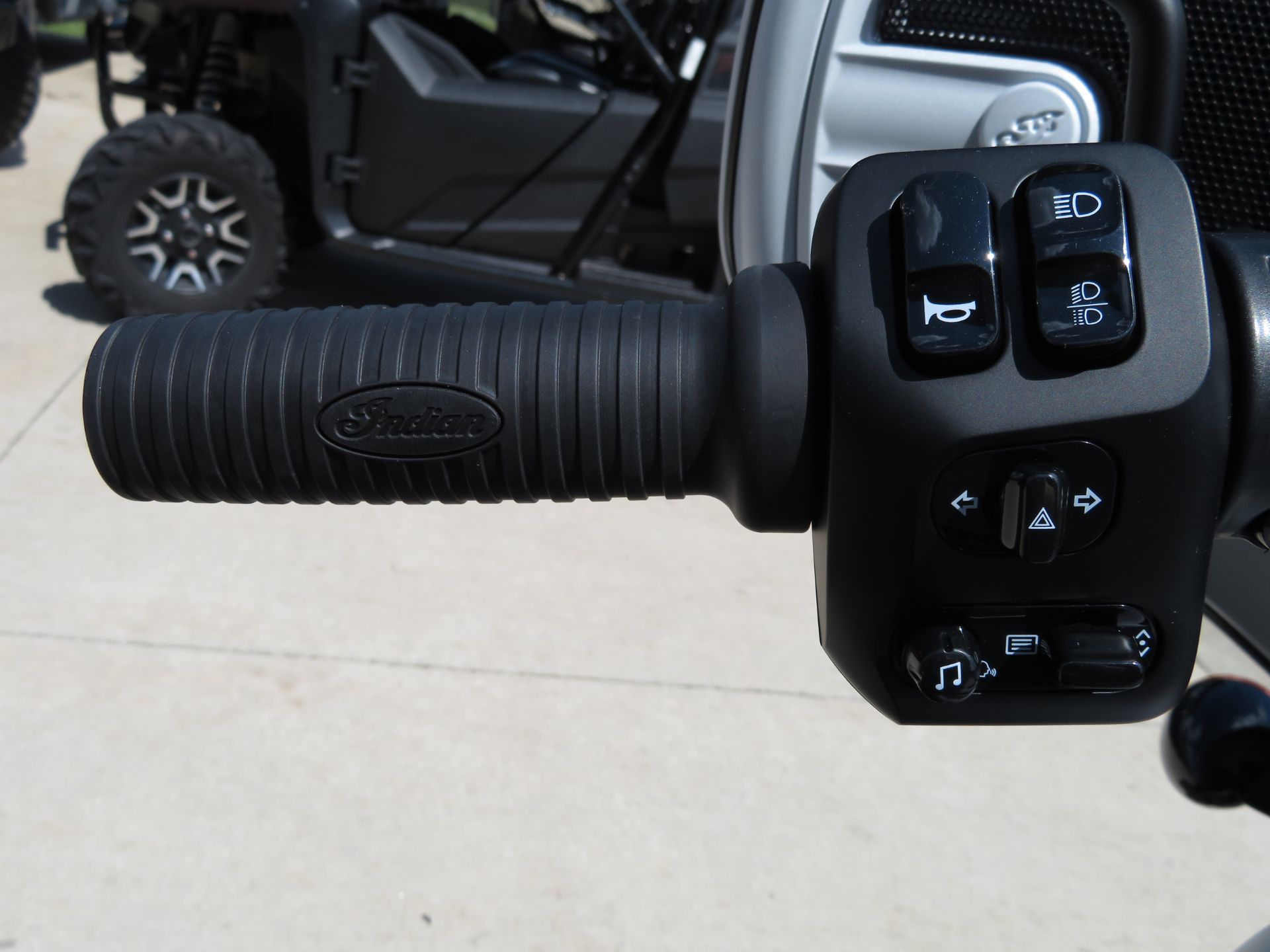 2024 Indian Motorcycle Chieftain® Dark Horse® with PowerBand Audio Package in Columbia, Missouri - Photo 17
