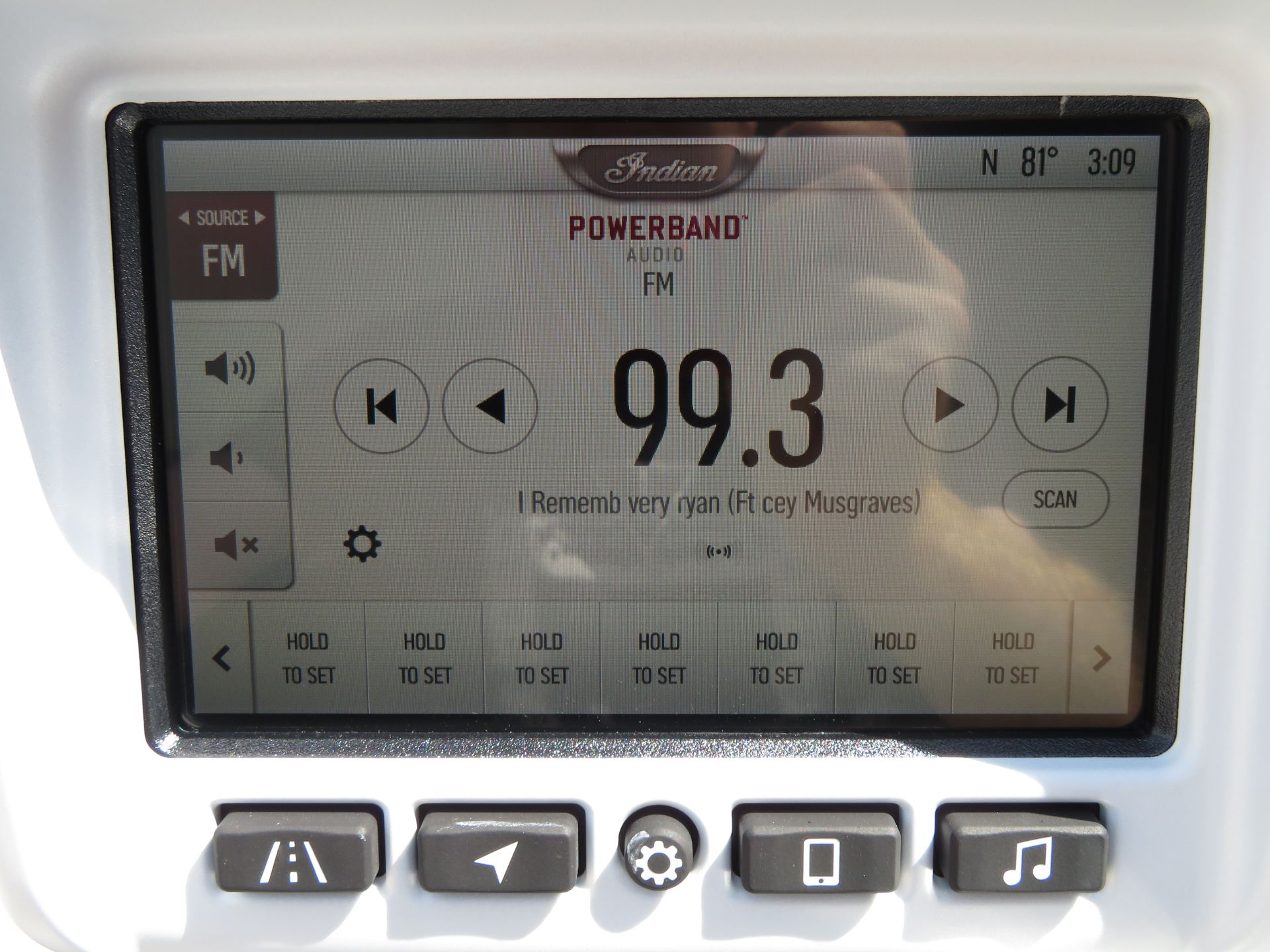 2024 Indian Motorcycle Chieftain® Dark Horse® with PowerBand Audio Package in Columbia, Missouri - Photo 18
