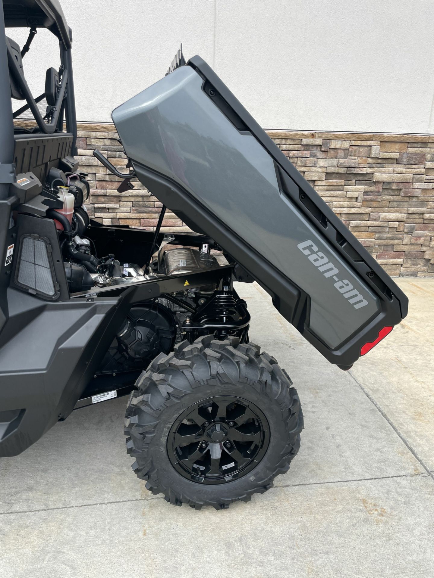 2024 Can-Am Defender XT HD10 in Columbia, Missouri - Photo 9