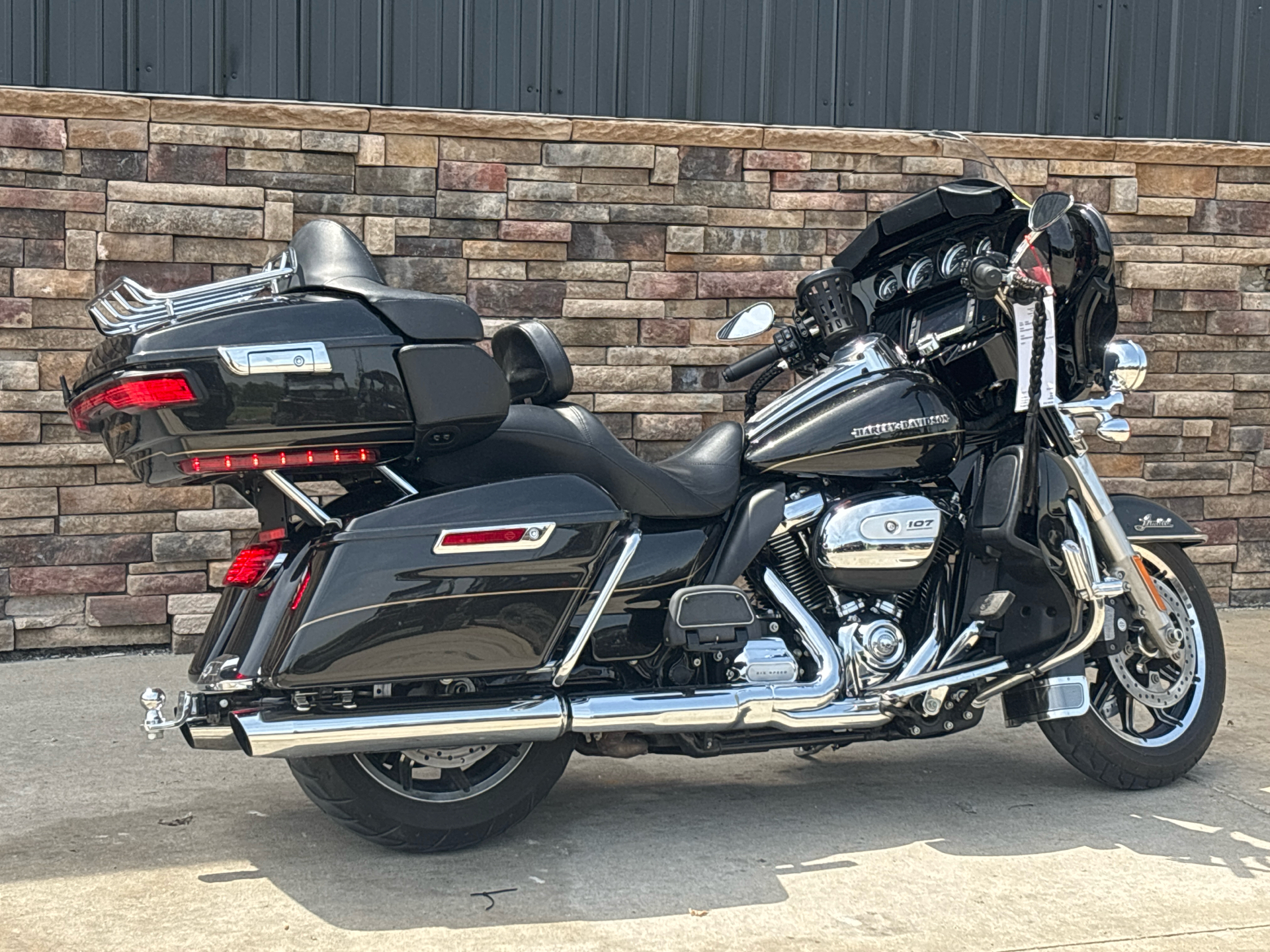 2017 Harley-Davidson Ultra Limited in Columbia, Missouri - Photo 2