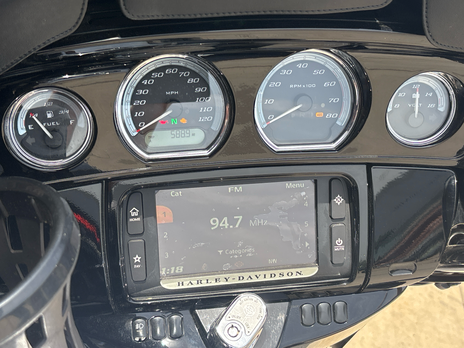 2017 Harley-Davidson Ultra Limited in Columbia, Missouri - Photo 6