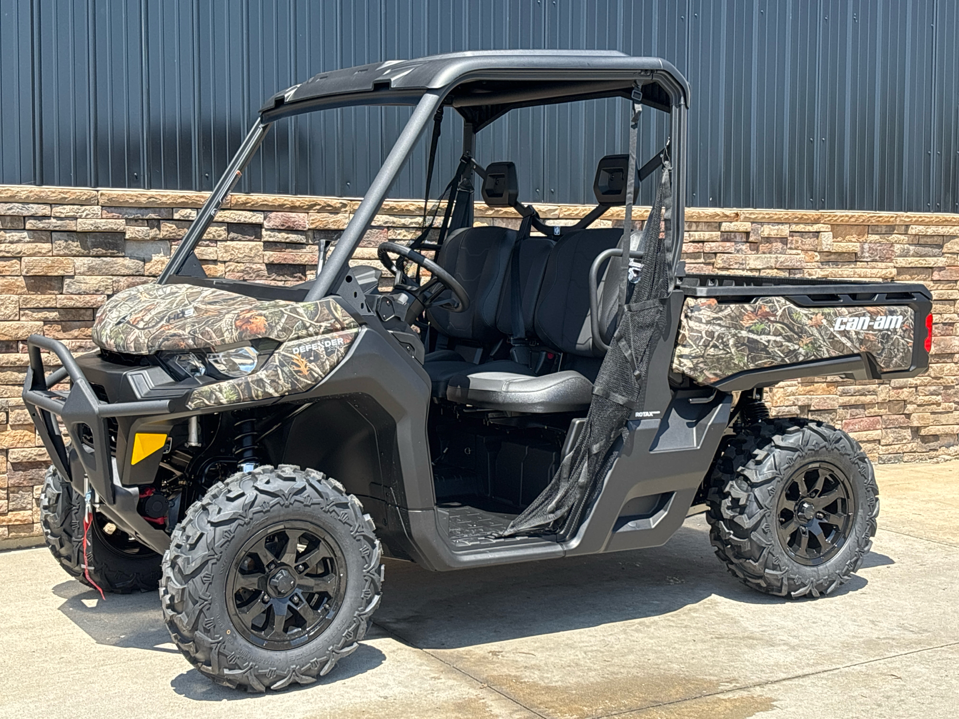 2025 Can-Am Defender XT HD9 in Columbia, Missouri - Photo 2