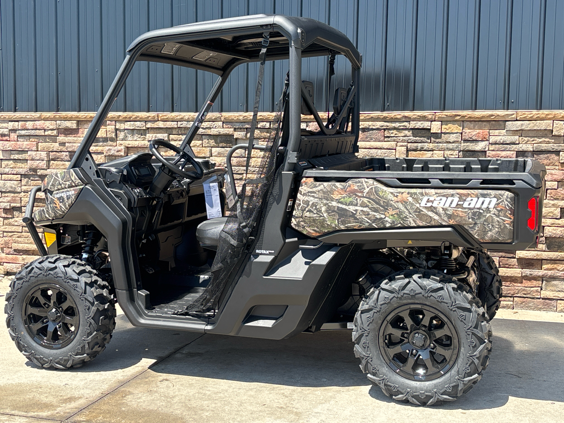2025 Can-Am Defender XT HD9 in Columbia, Missouri - Photo 3