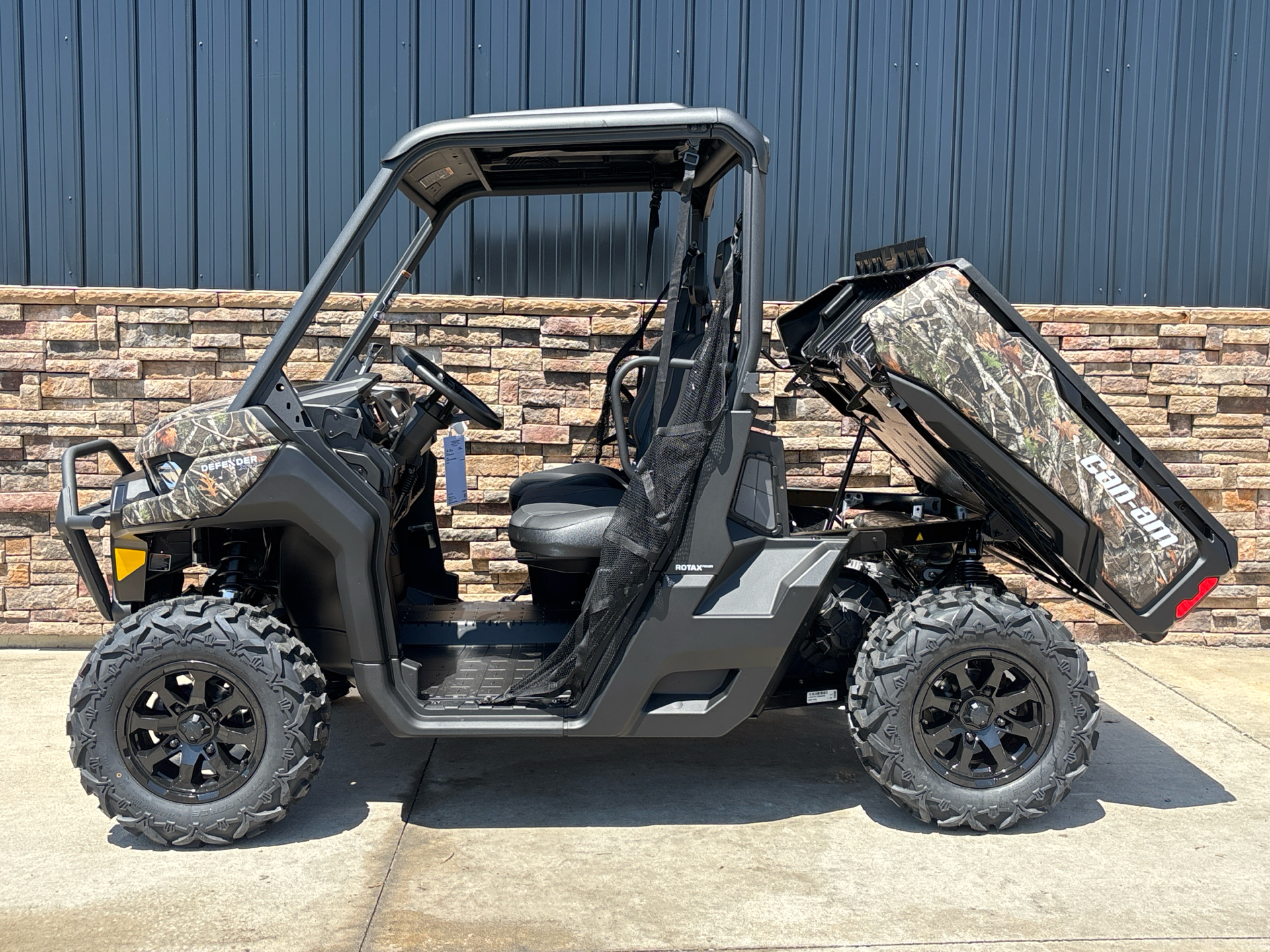 2025 Can-Am Defender XT HD9 in Columbia, Missouri - Photo 6