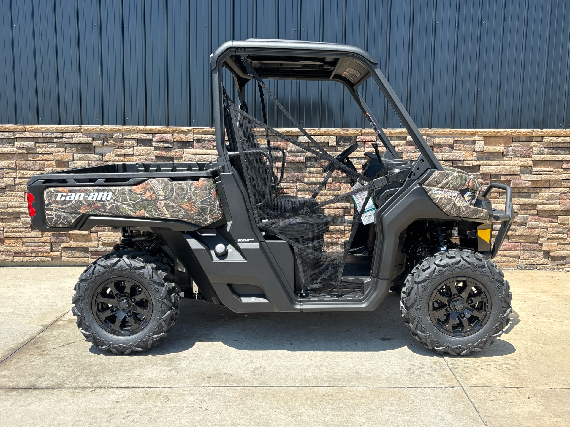 2025 Can-Am Defender XT HD9 in Columbia, Missouri - Photo 12
