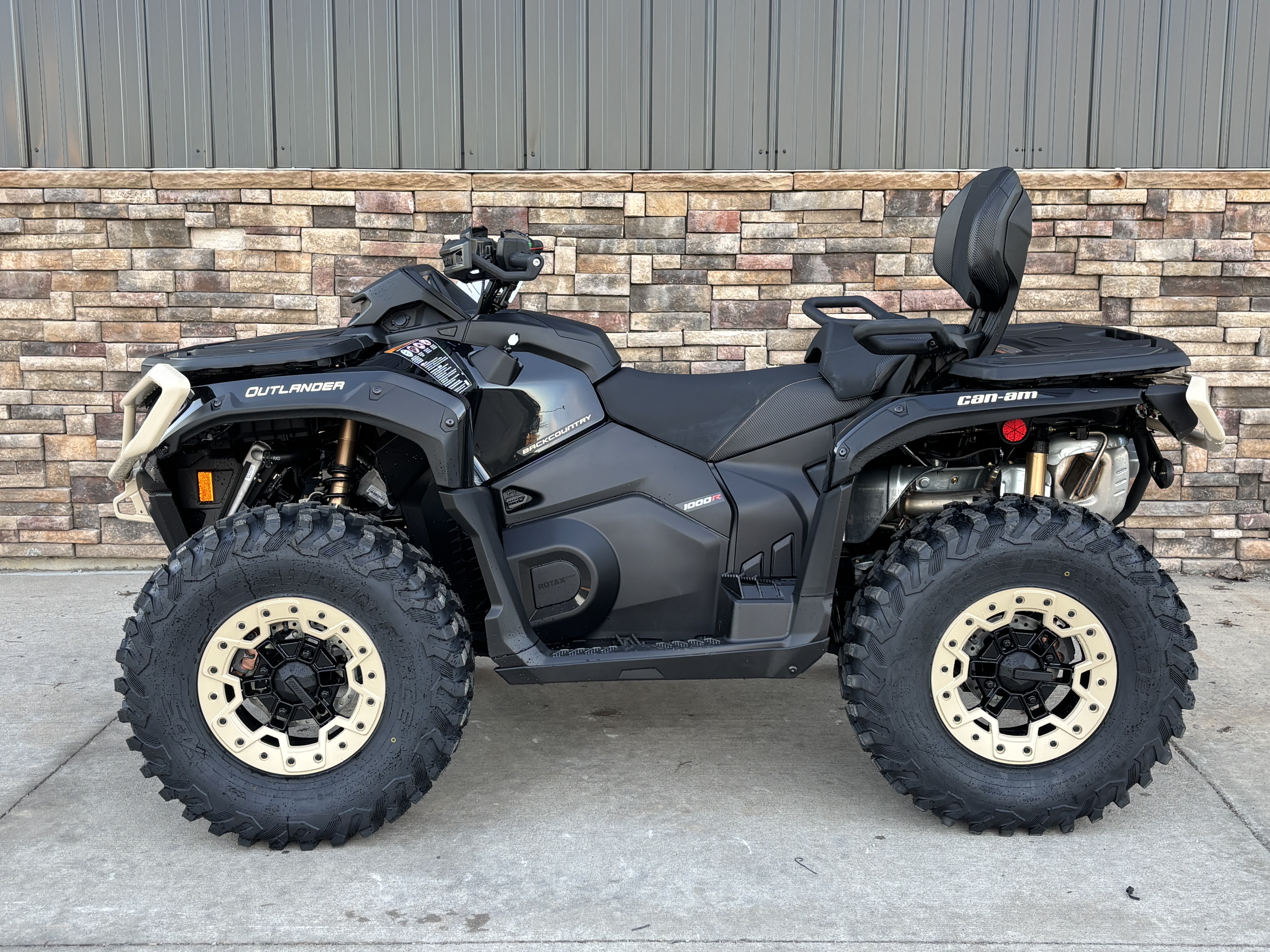 2026 Can-Am Outlander MAX Backcountry 1000R in Columbia, Missouri - Photo 1