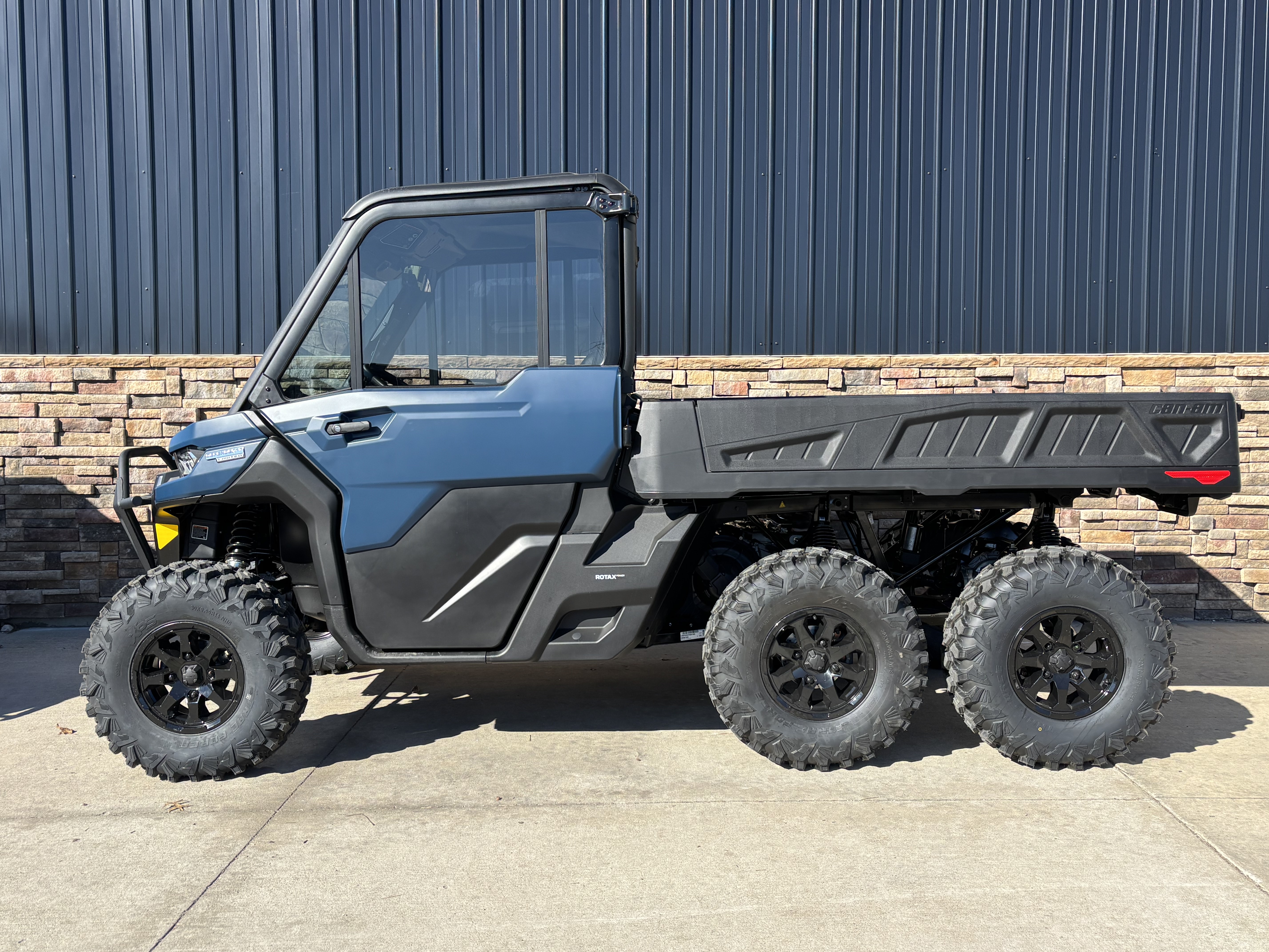 2026 Can-Am Defender 6x6 Limited in Columbia, Missouri - Photo 1