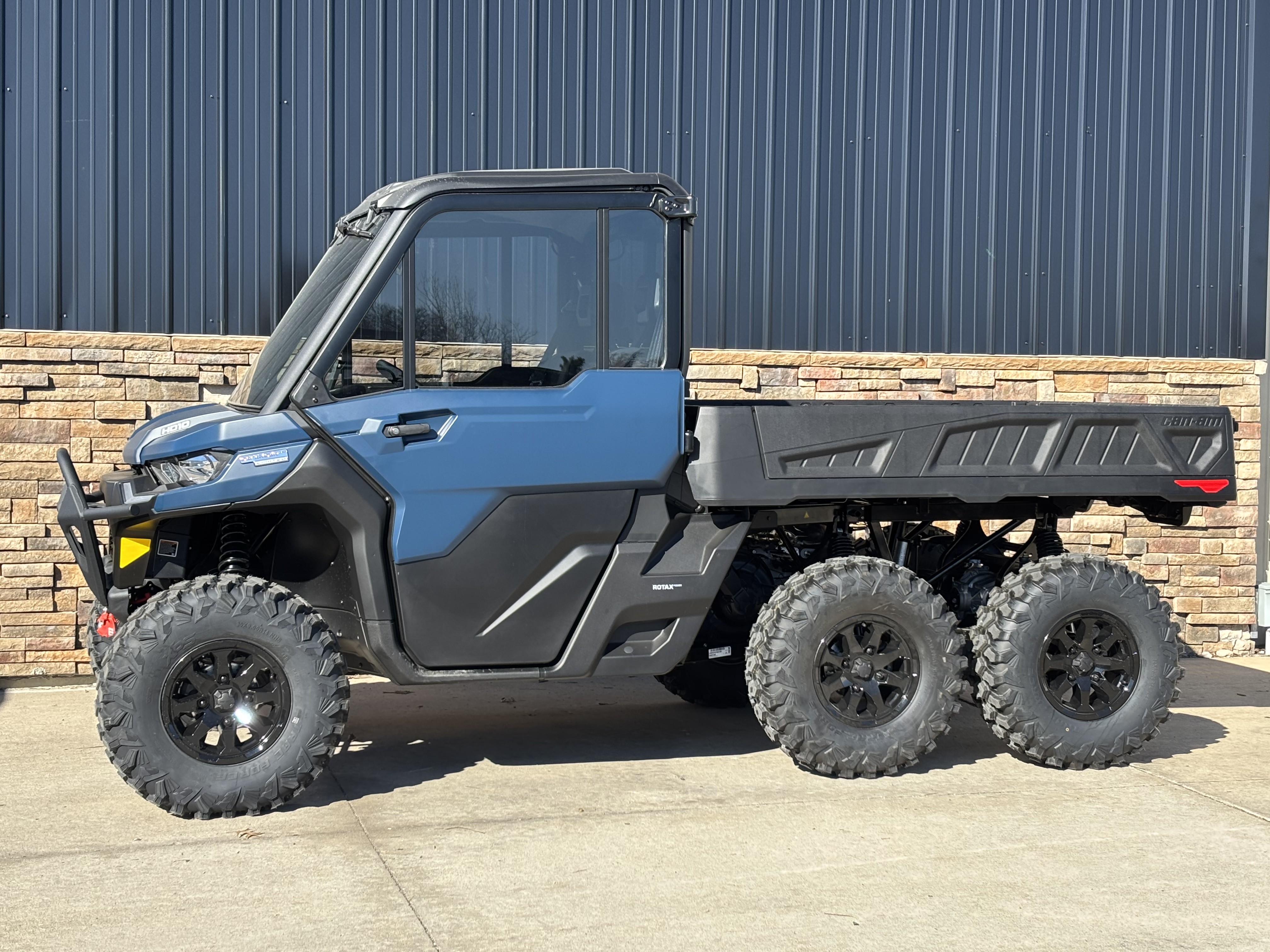 2026 Can-Am Defender 6x6 Limited in Columbia, Missouri - Photo 2