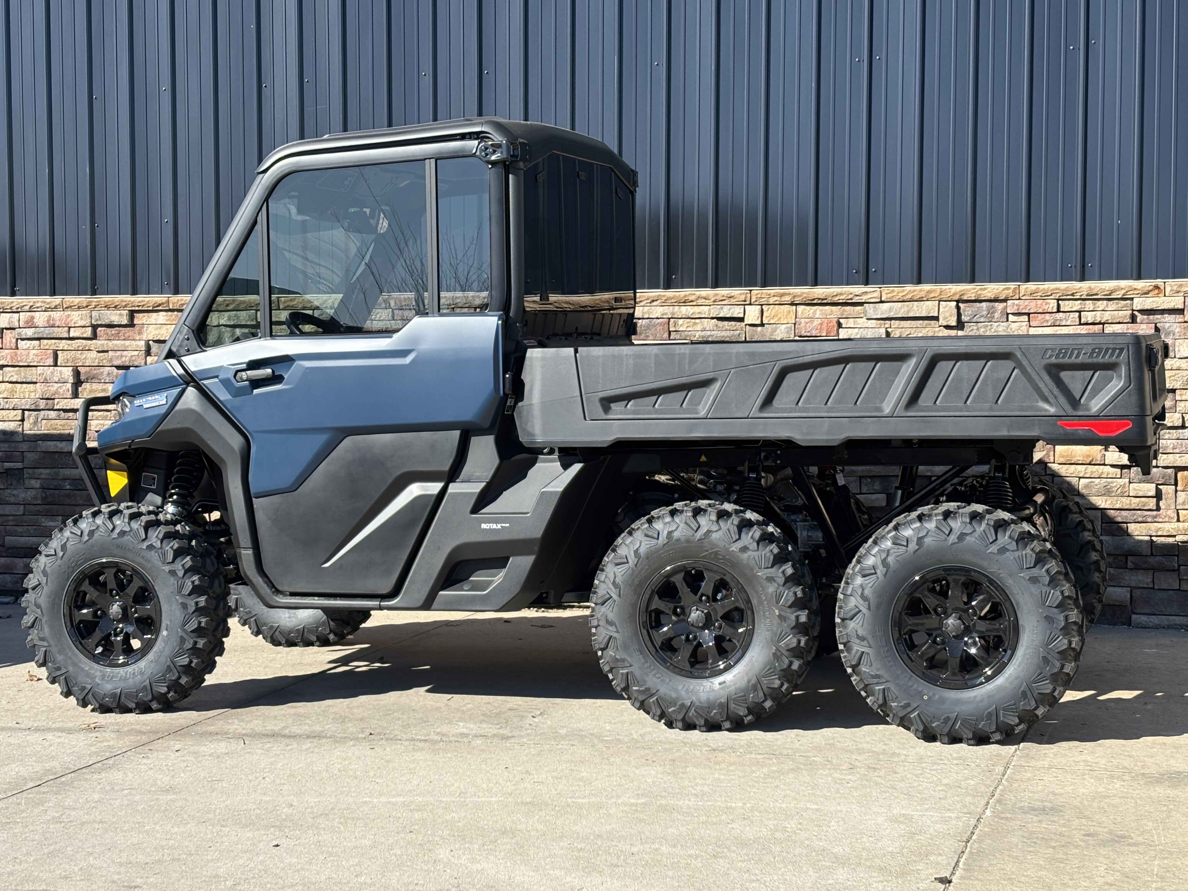 2026 Can-Am Defender 6x6 Limited in Columbia, Missouri - Photo 3