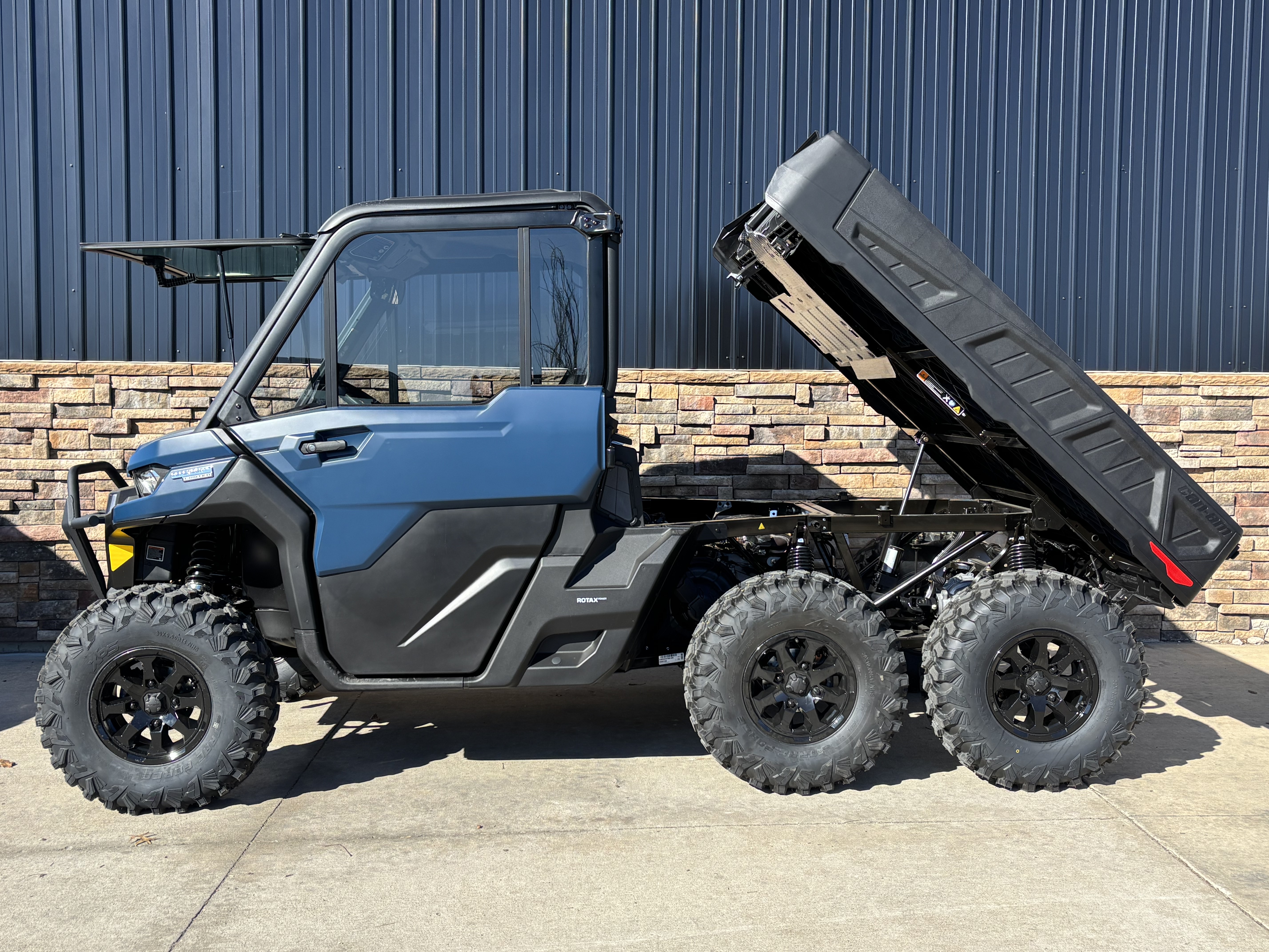 2026 Can-Am Defender 6x6 Limited in Columbia, Missouri - Photo 11