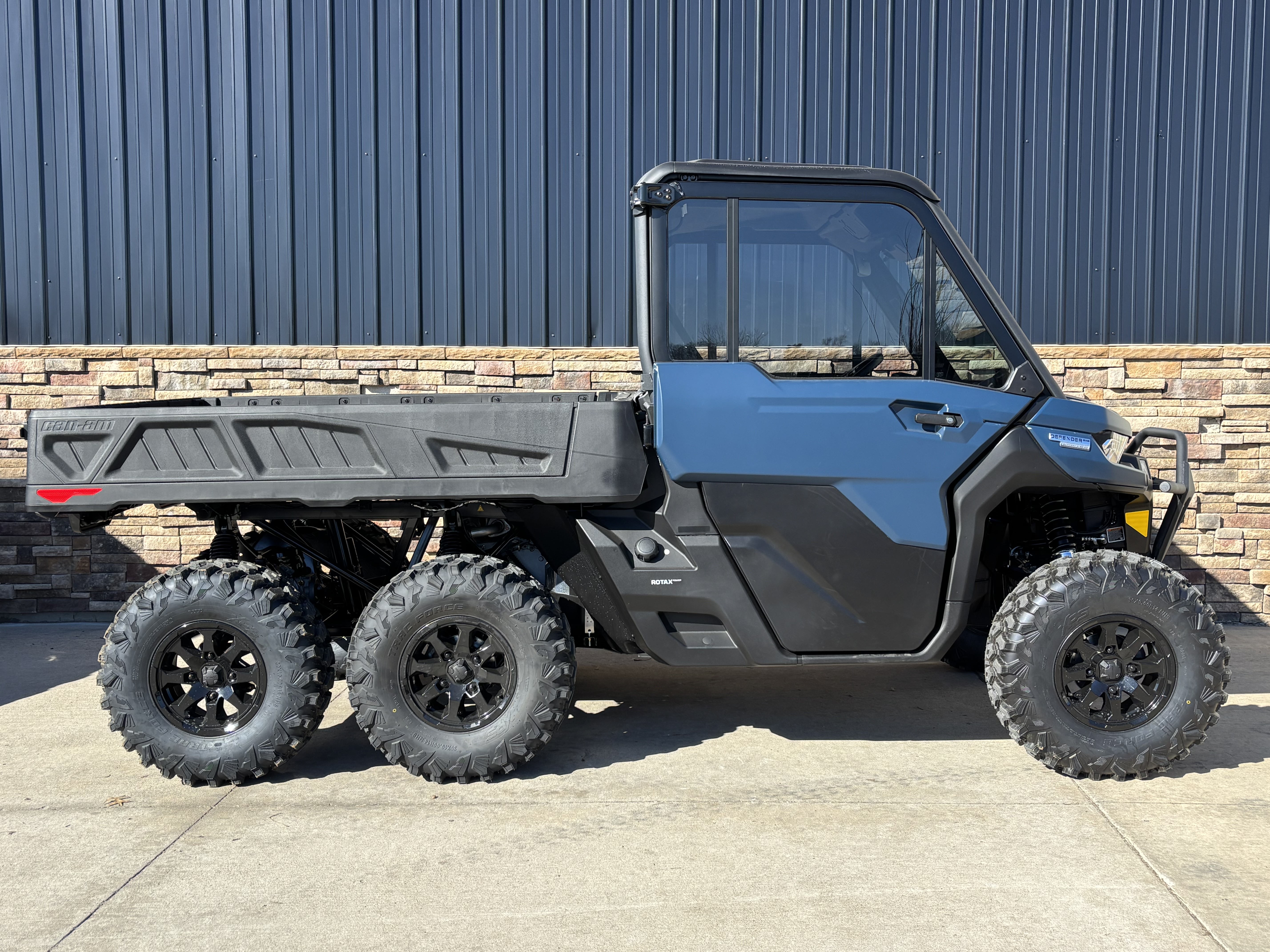 2026 Can-Am Defender 6x6 Limited in Columbia, Missouri - Photo 16