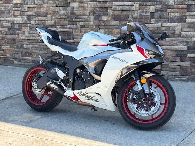 2025 Kawasaki Ninja ZX-6R in Columbia, Missouri - Photo 3