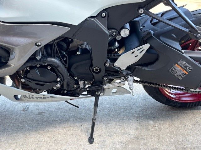 2025 Kawasaki Ninja ZX-6R in Columbia, Missouri - Photo 10