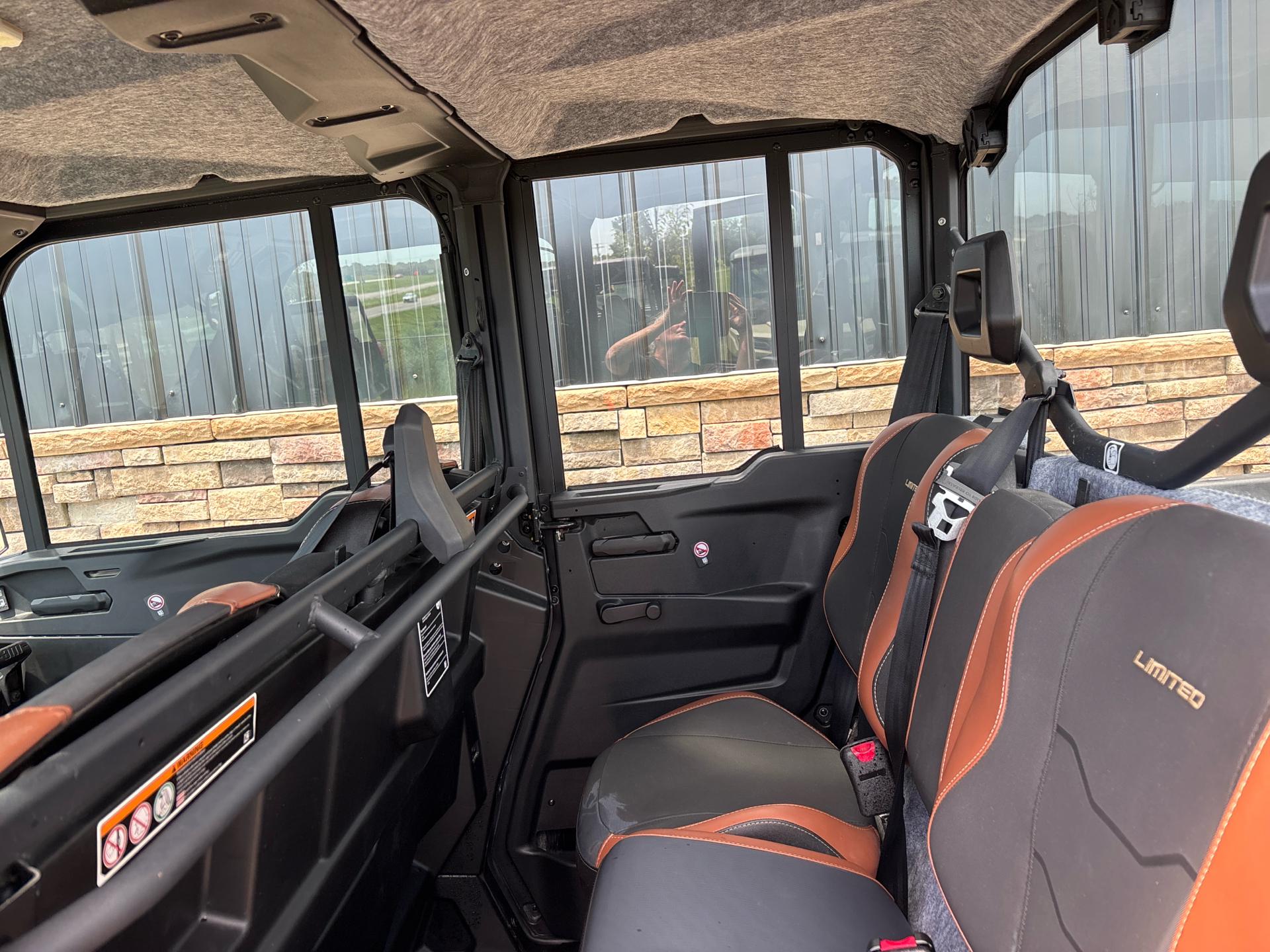 2024 Can-Am Defender MAX Limited in Columbia, Missouri - Photo 6
