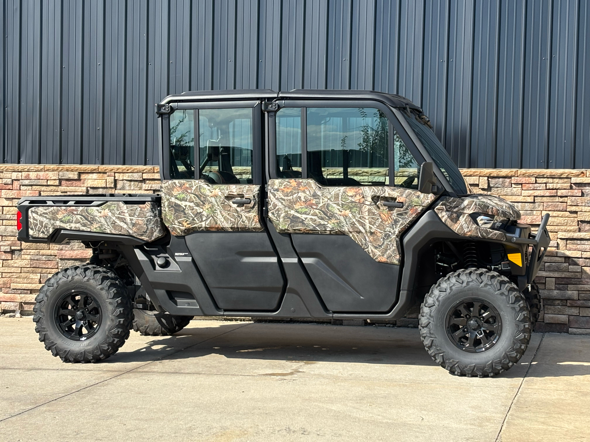 2024 Can-Am Defender MAX Limited in Columbia, Missouri - Photo 2