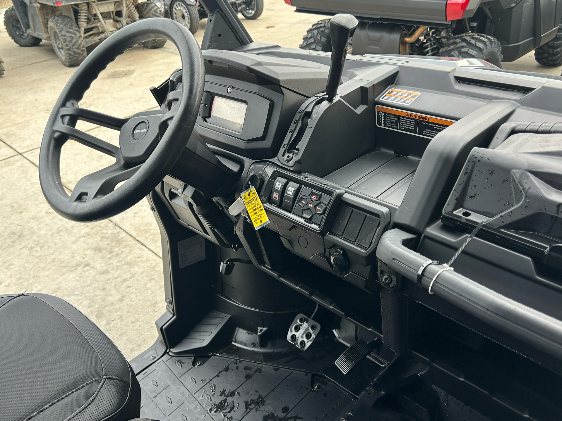 2024 Can-Am Defender MAX XT HD10 in Columbia, Missouri - Photo 8