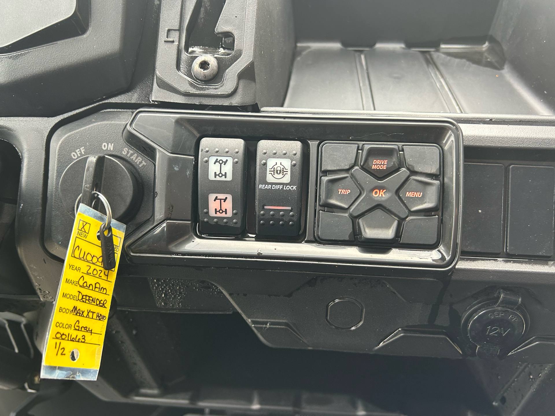 2024 Can-Am Defender MAX XT HD10 in Columbia, Missouri - Photo 9
