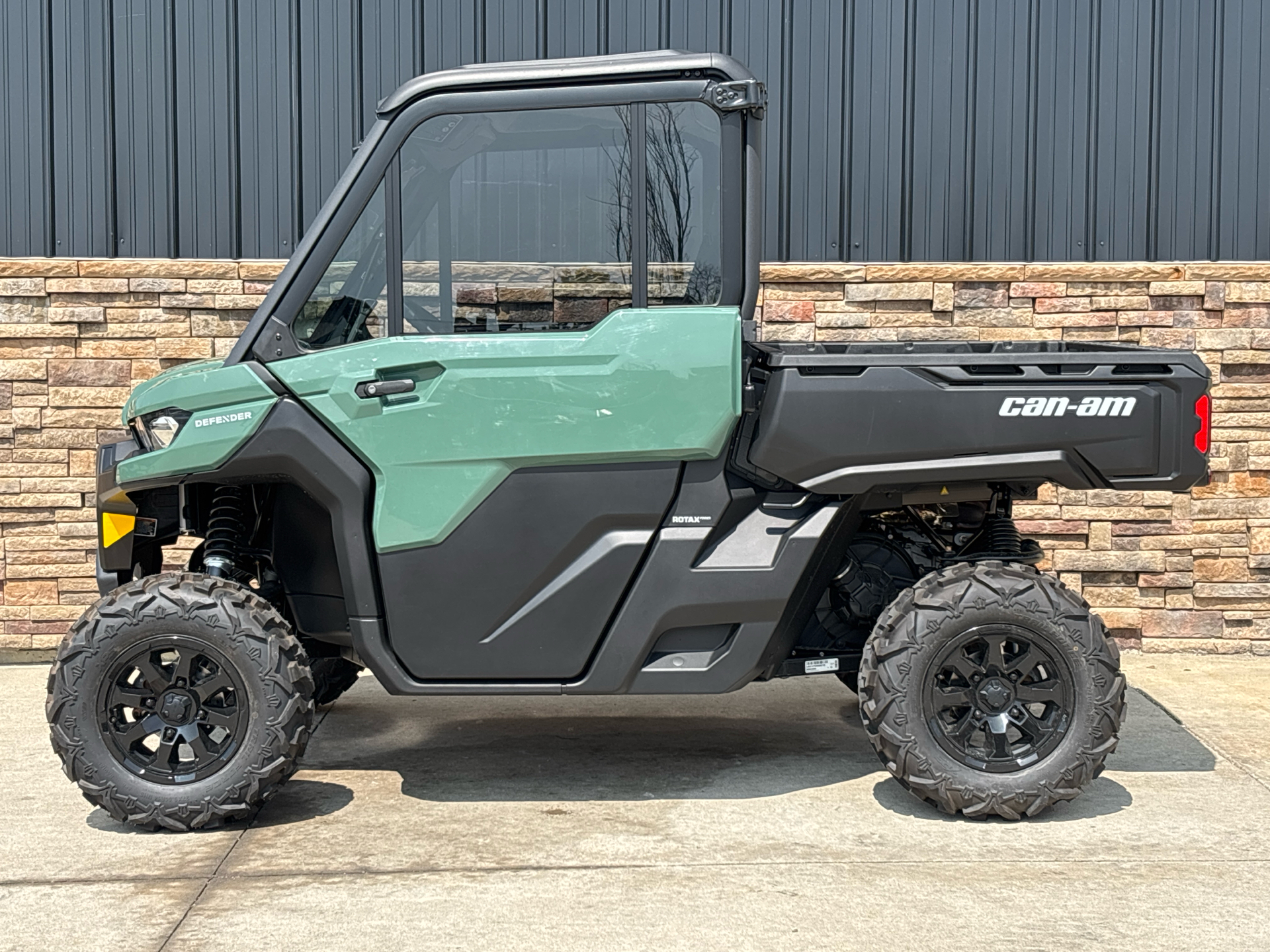 2025 Can-Am Defender DPS CAB in Columbia, Missouri - Photo 1