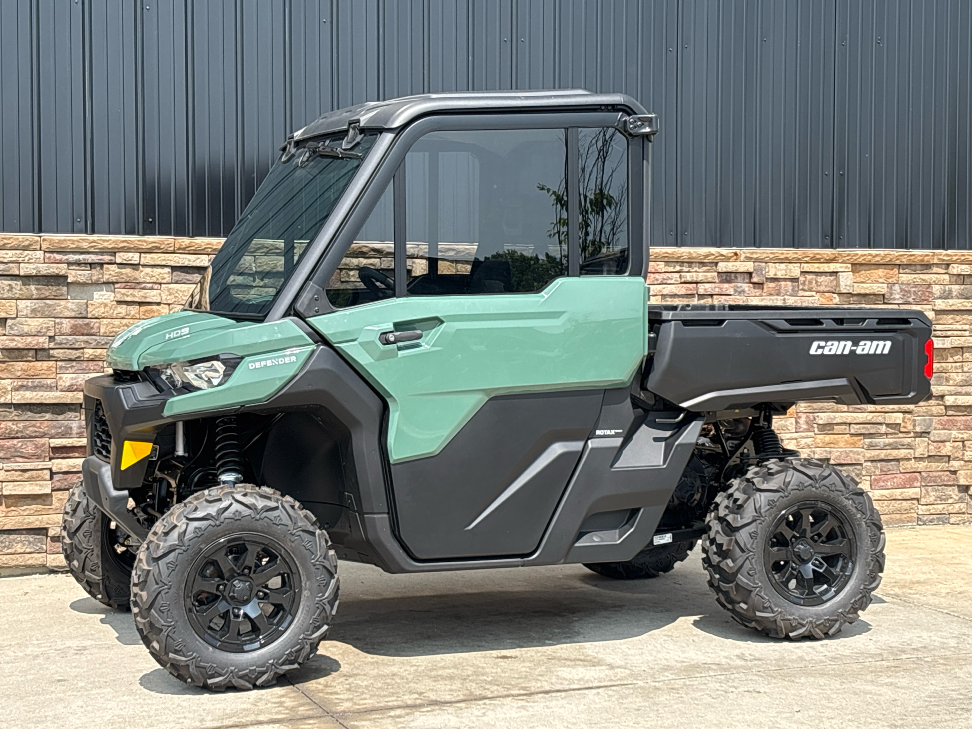 2025 Can-Am Defender DPS CAB in Columbia, Missouri - Photo 2