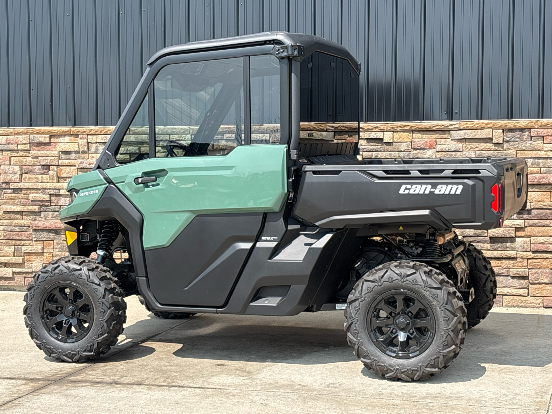 2025 Can-Am Defender DPS CAB in Columbia, Missouri - Photo 3