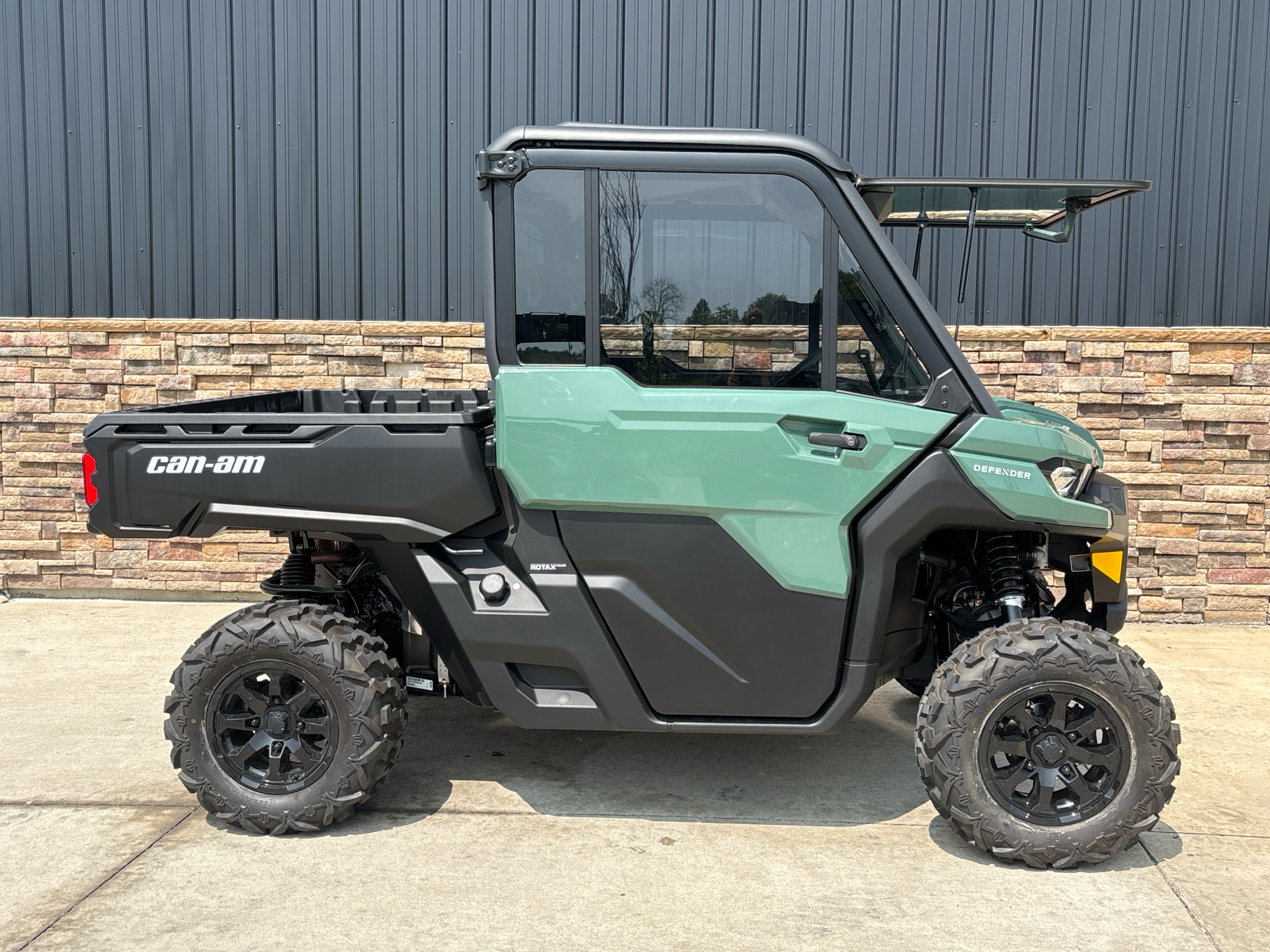 2025 Can-Am Defender DPS CAB in Columbia, Missouri - Photo 10