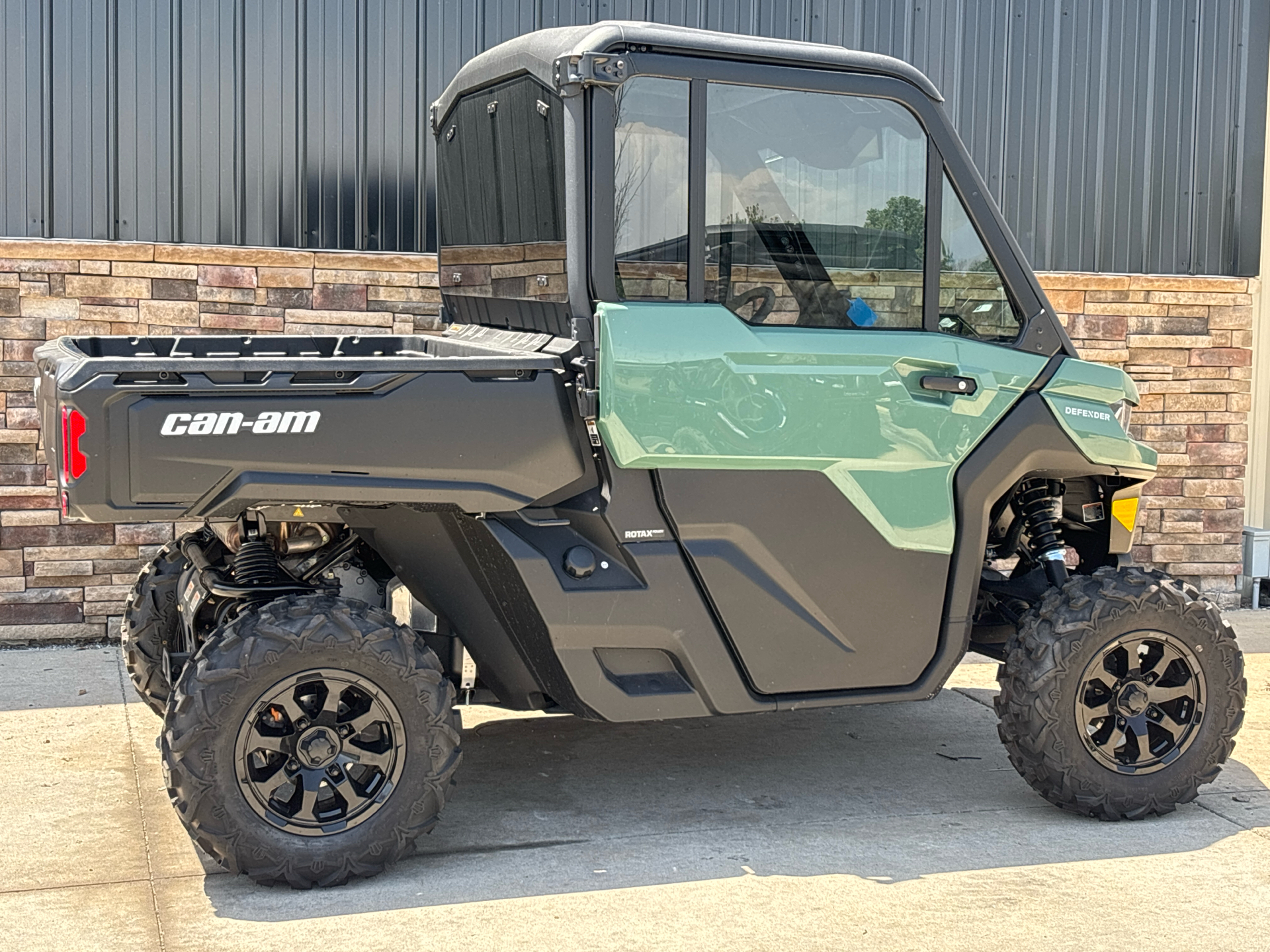 2025 Can-Am Defender DPS CAB in Columbia, Missouri - Photo 2